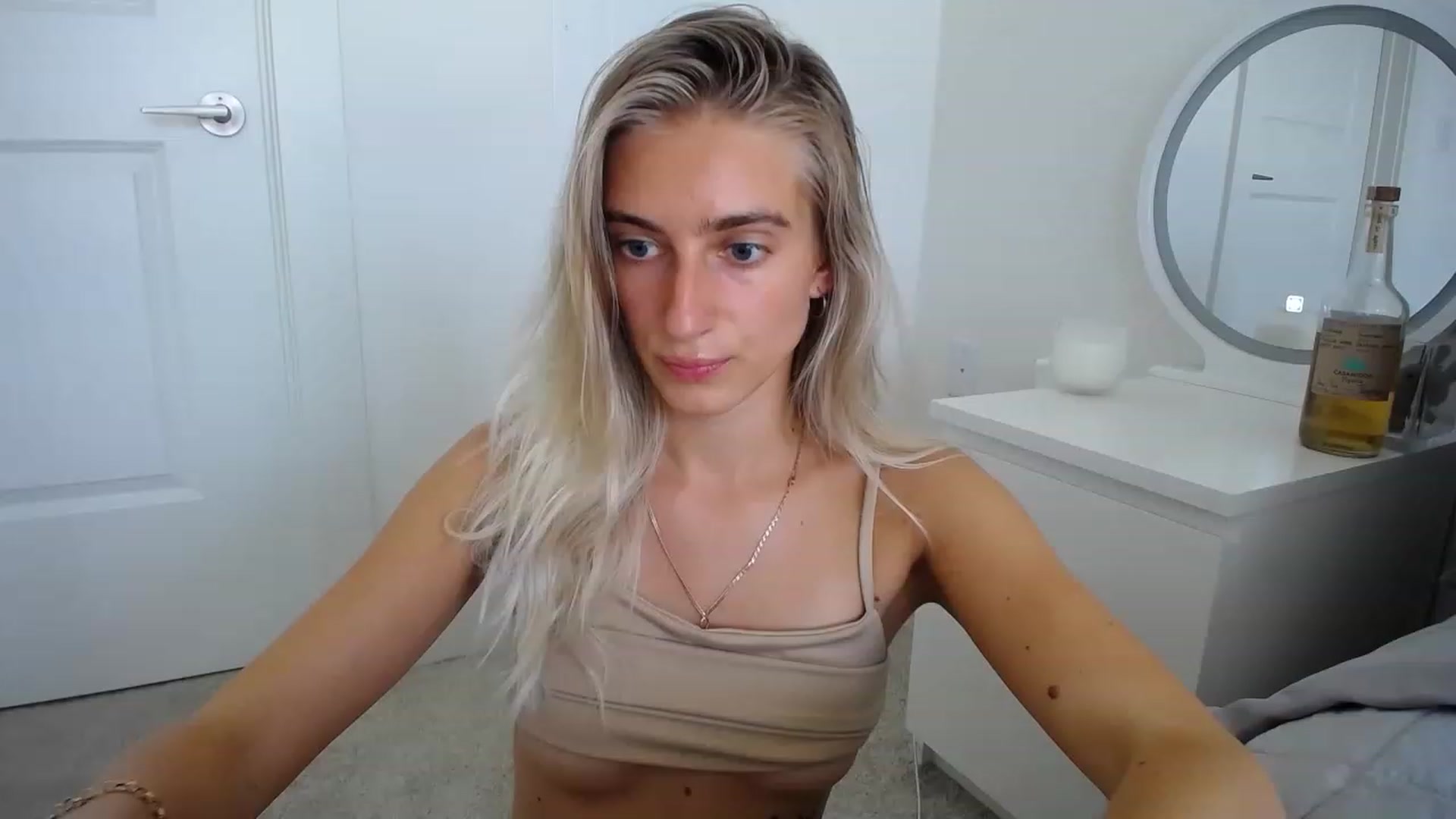 Gallery image thumbnail from Vodka_Queen's myfreecams stream on, 05/04/2023, 01:12 image 8 of 20