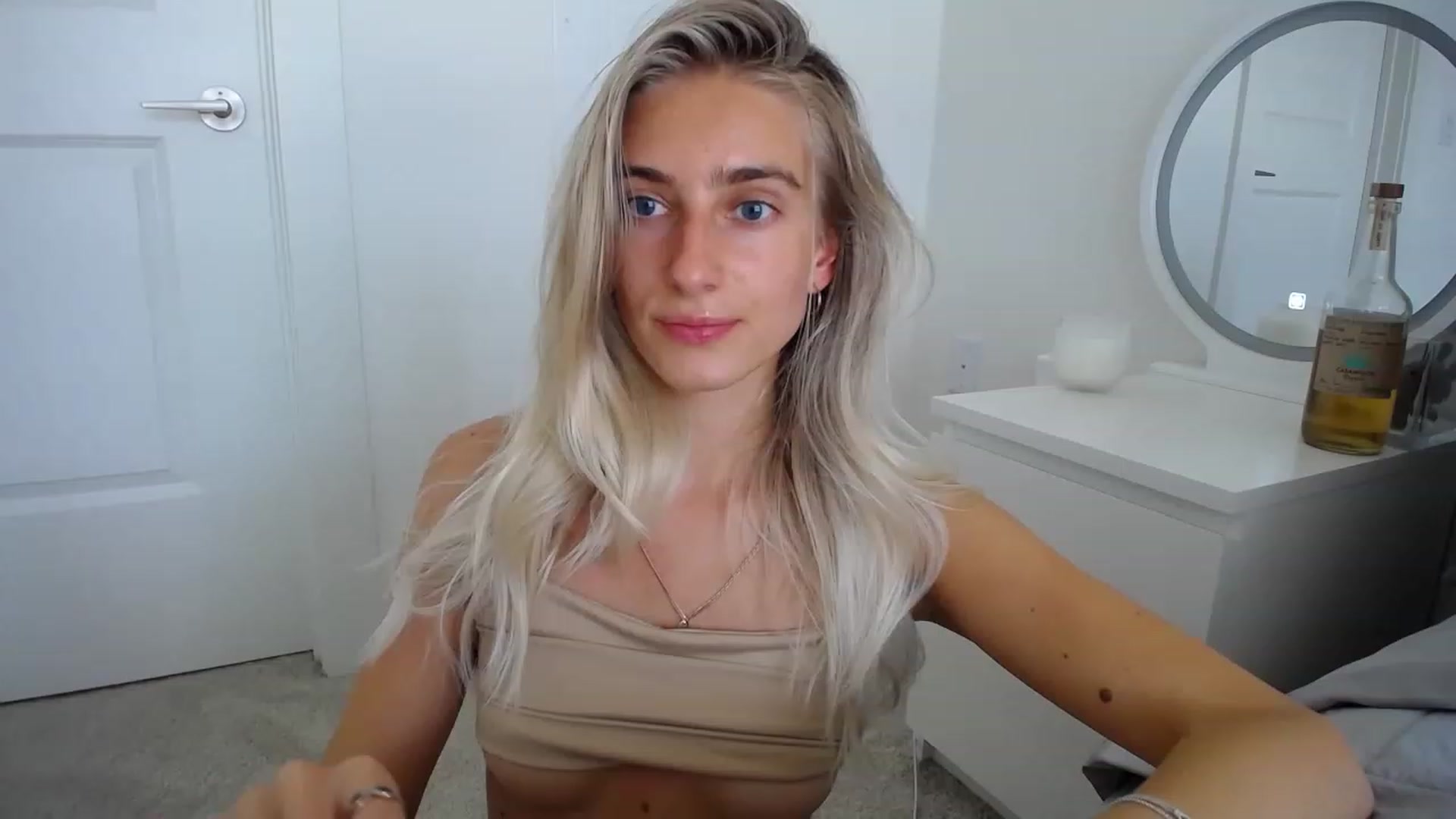 Gallery image thumbnail from Vodka_Queen's myfreecams stream on, 05/04/2023, 01:12 image 9 of 20