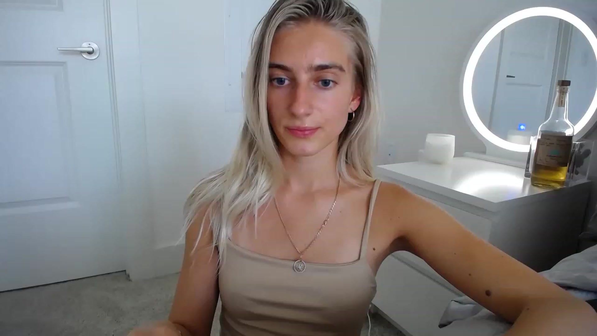 Gallery image thumbnail from Vodka_Queen's myfreecams stream on, 05/04/2023, 01:12 image 19 of 20