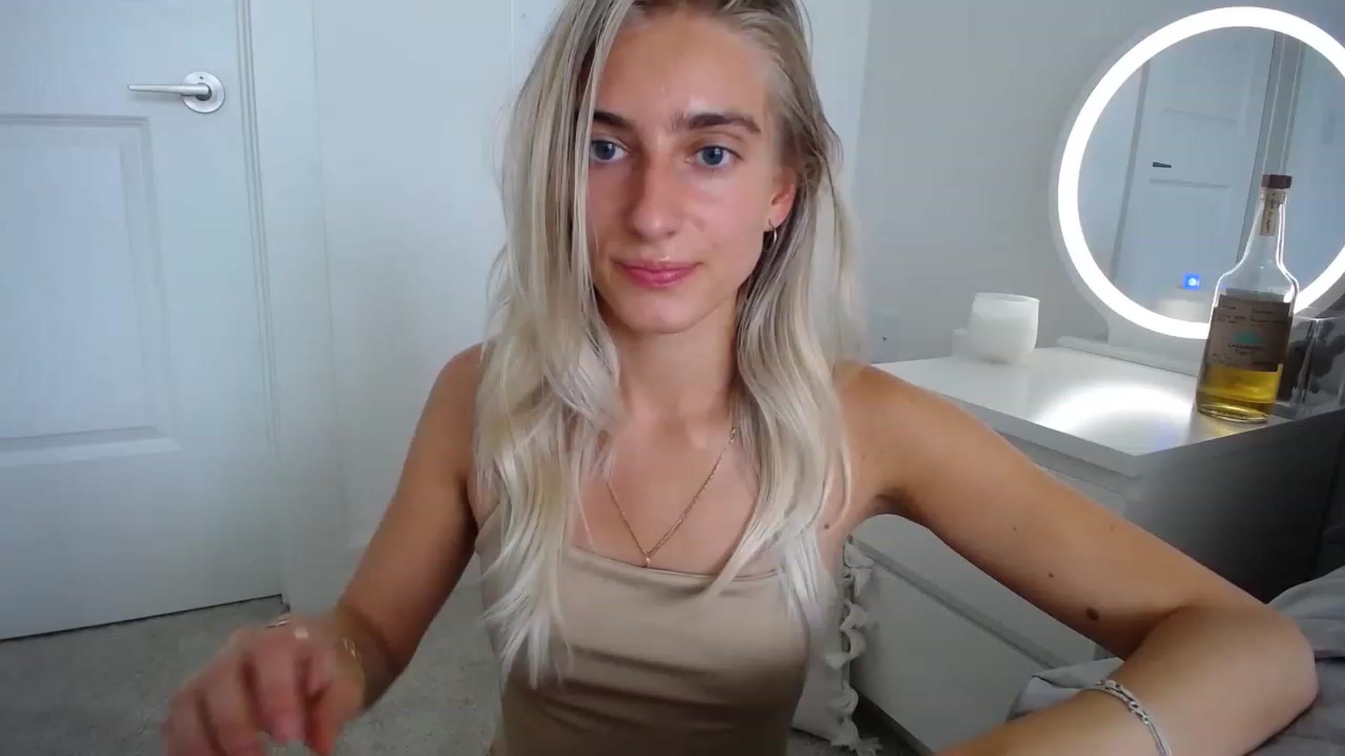 Gallery image thumbnail from Vodka_Queen's myfreecams stream on, 05/04/2023, 01:12 image 15 of 20