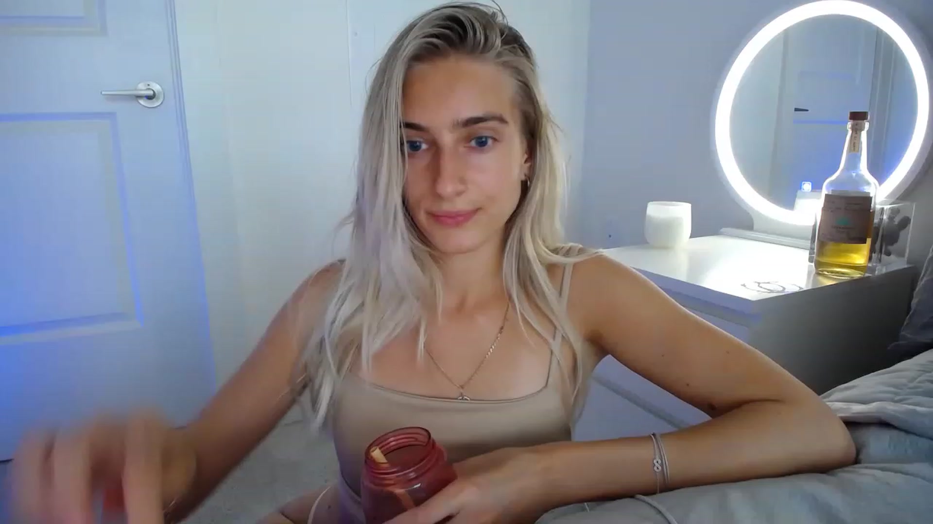 Gallery image thumbnail from Vodka_Queen's myfreecams stream on, 05/04/2023, 02:09 image 12 of 20