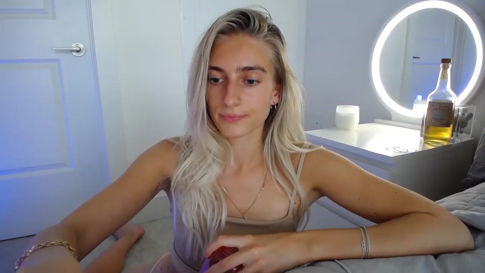 Gallery image thumbnail from Vodka_Queen's myfreecams stream on, 05/04/2023, 02:09 image 11 of 20