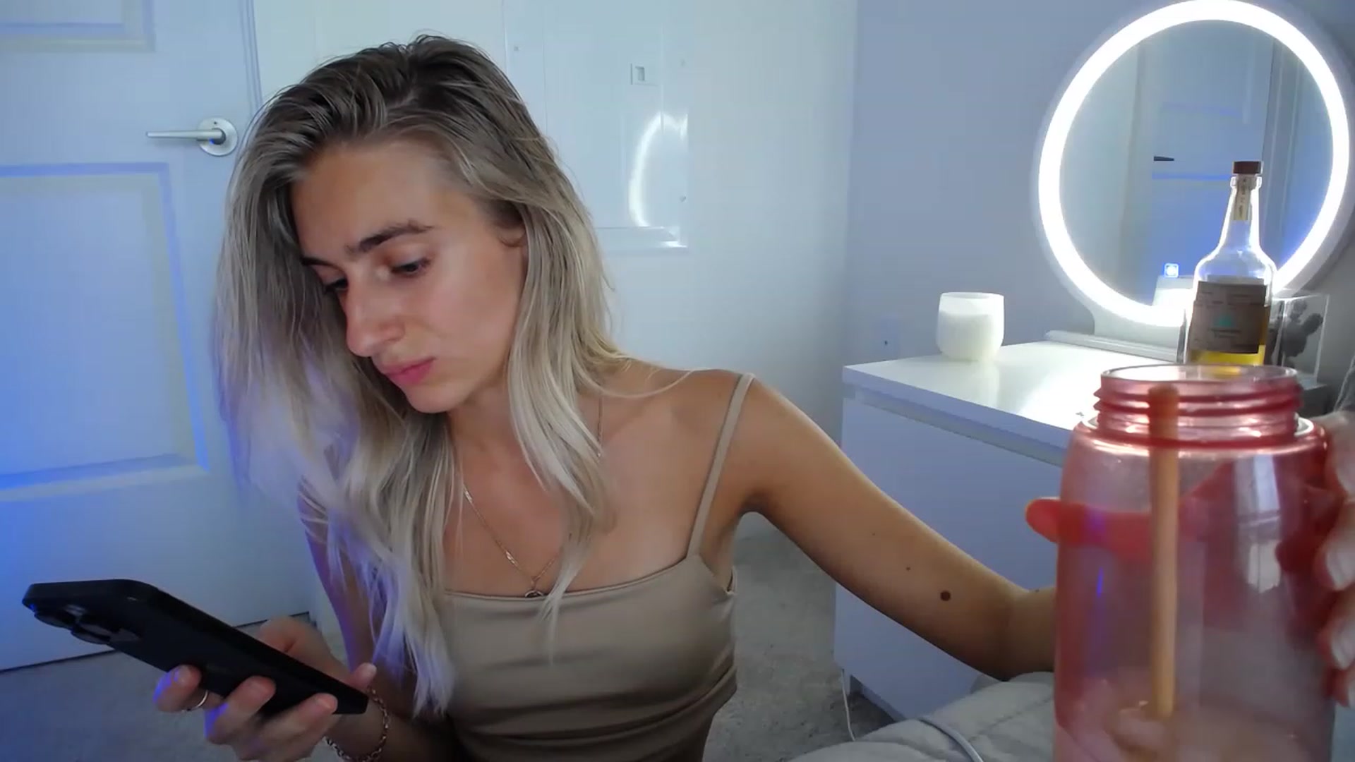 Gallery image thumbnail from Vodka_Queen's myfreecams stream on, 05/04/2023, 02:09 image 14 of 20
