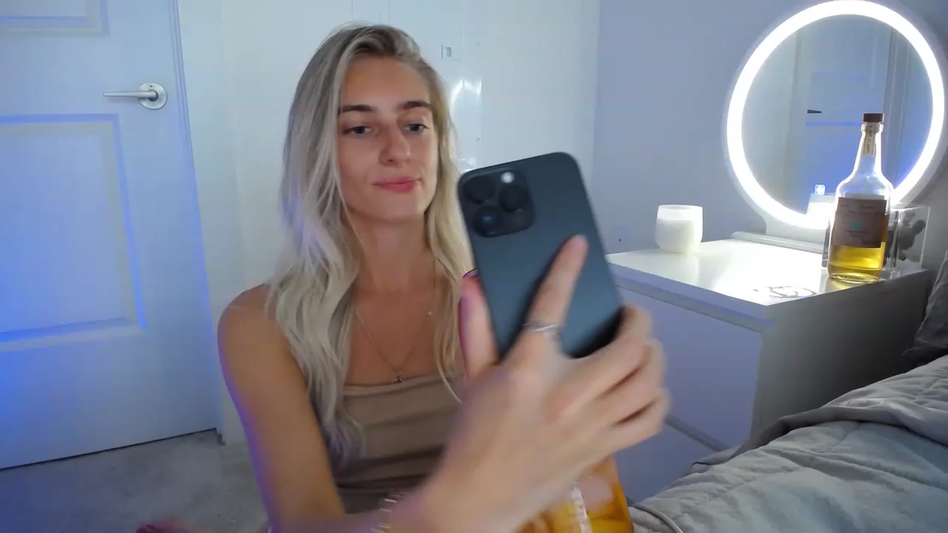 Gallery image thumbnail from Vodka_Queen's myfreecams stream on, 05/04/2023, 02:09 image 17 of 20