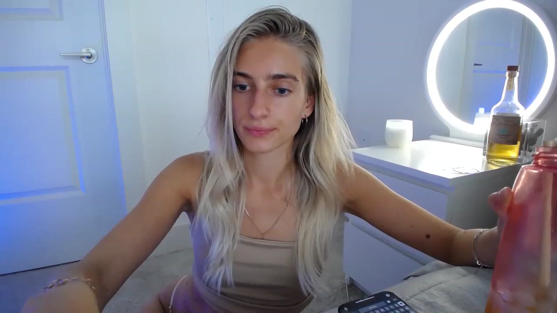 Gallery image thumbnail from Vodka_Queen's myfreecams stream on, 05/04/2023, 02:09 image 19 of 20