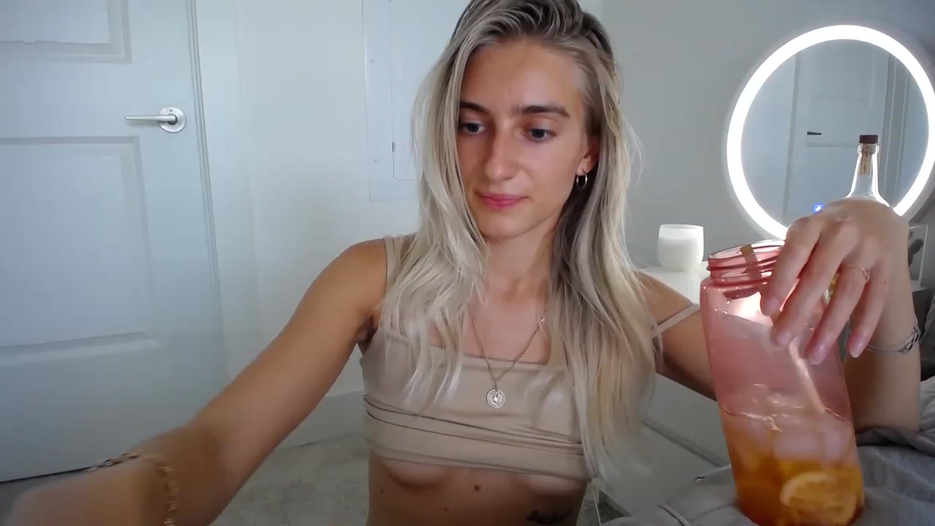 Gallery image thumbnail from Vodka_Queen's myfreecams stream on, 05/04/2023, 02:09 image 3 of 20