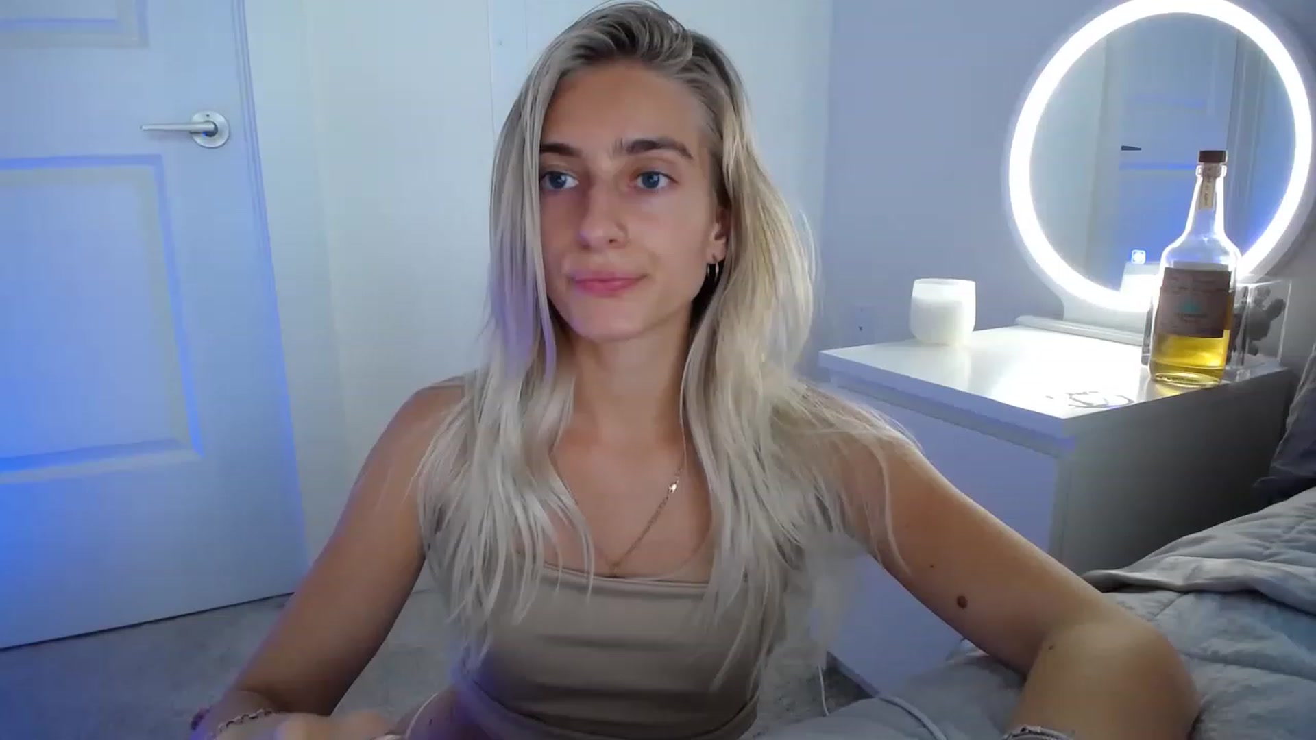 Gallery image thumbnail from Vodka_Queen's myfreecams stream on, 05/04/2023, 02:09 image 18 of 20