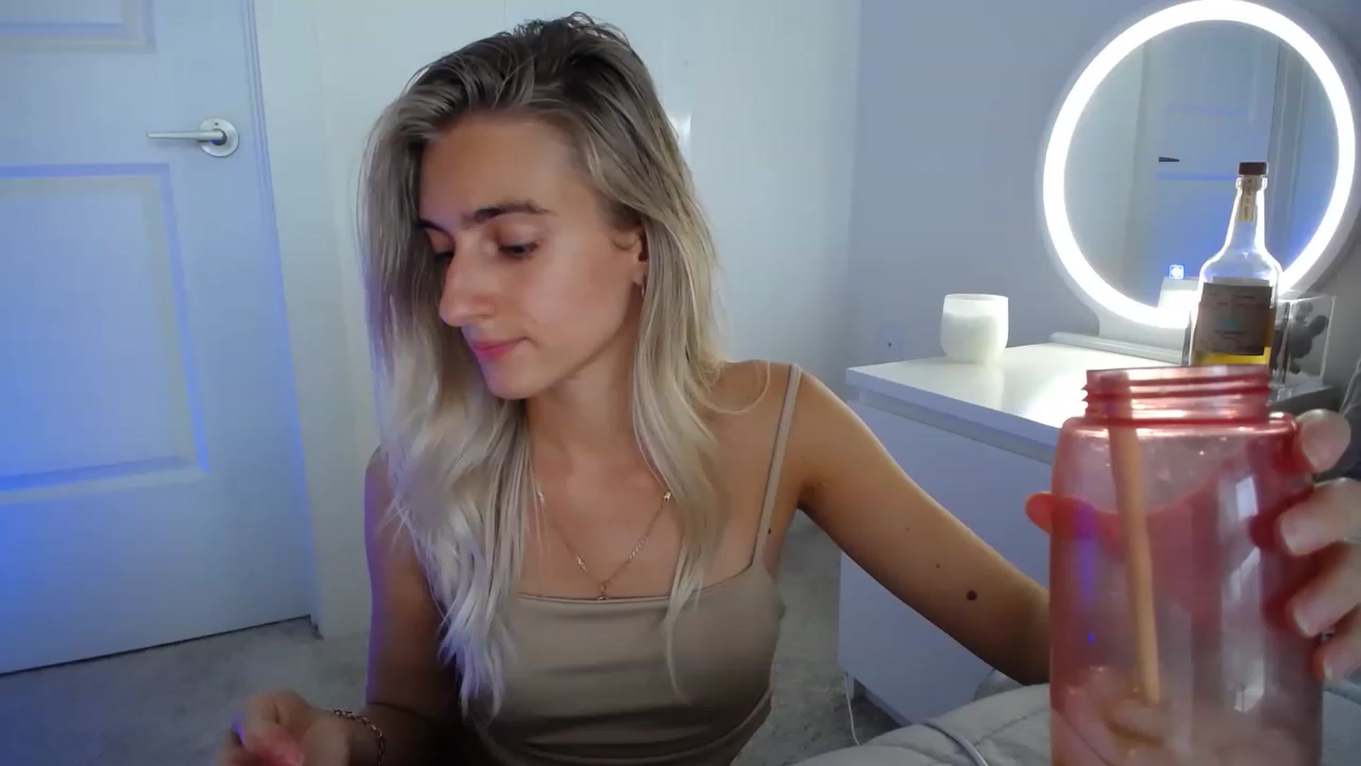 Gallery image thumbnail from Vodka_Queen's myfreecams stream on, 05/04/2023, 02:09 image 15 of 20