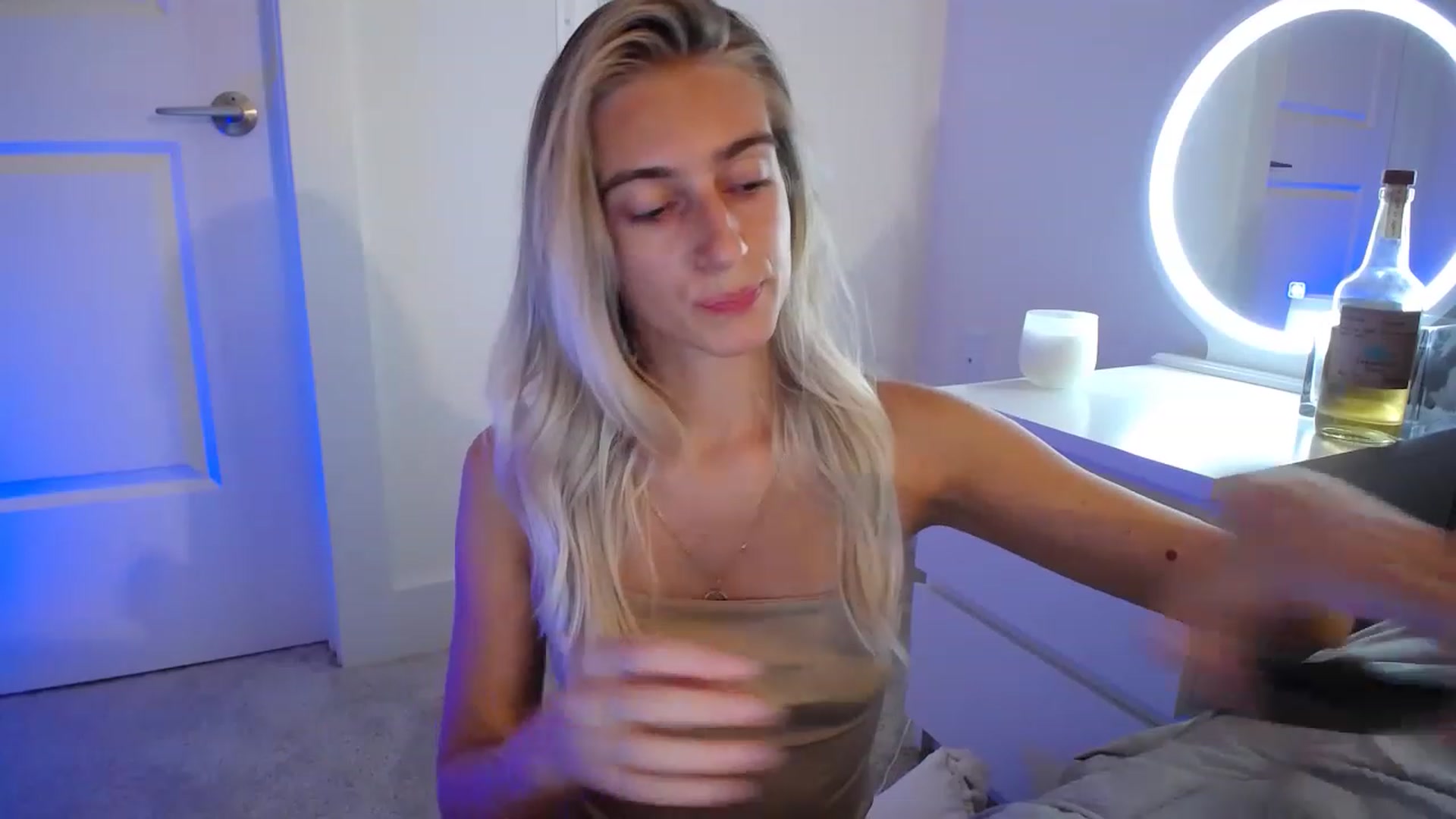 Gallery image thumbnail from Vodka_Queen's myfreecams stream on, 05/04/2023, 05:25 image 15 of 20