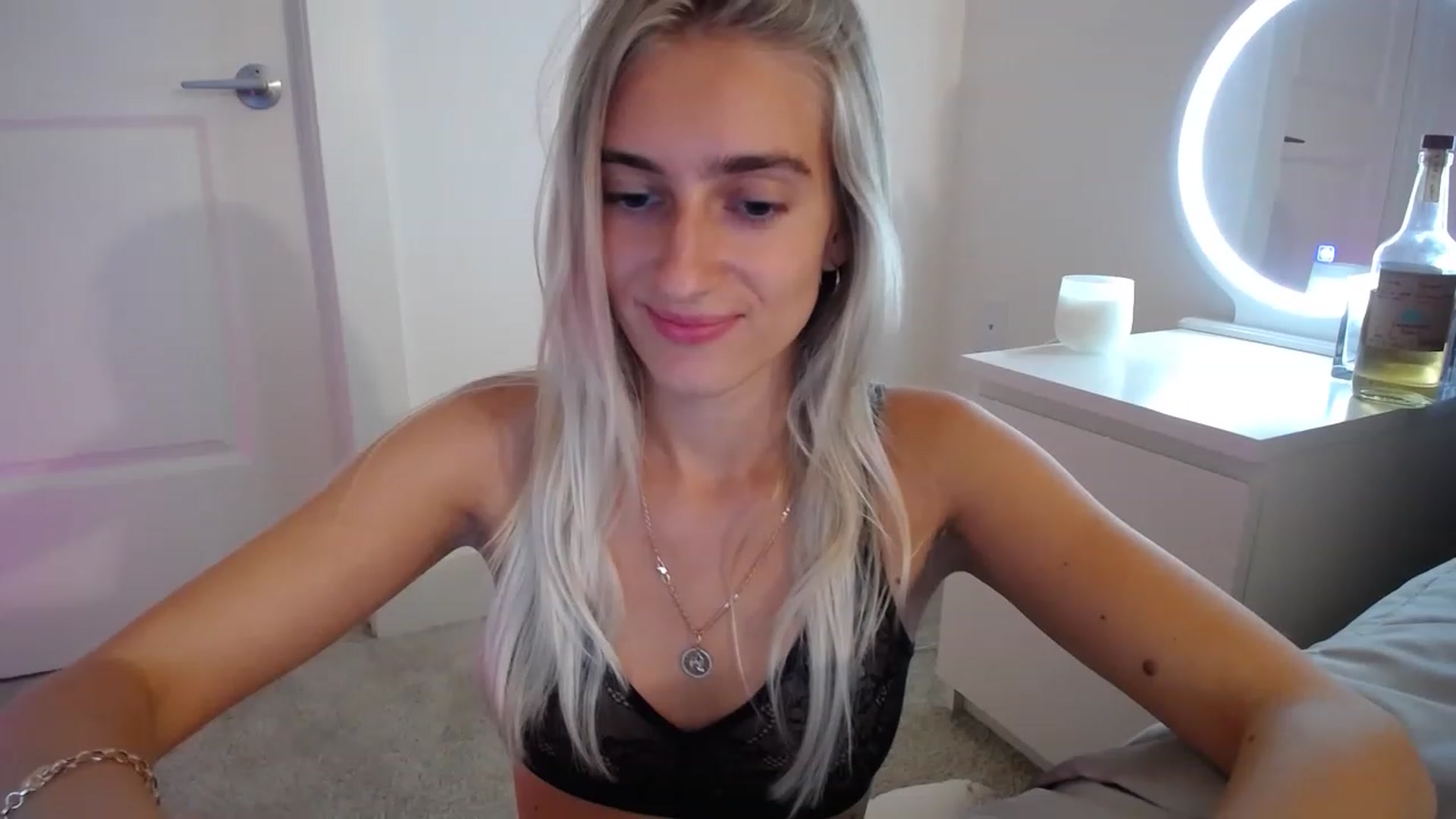 Gallery image thumbnail from Vodka_Queen's myfreecams stream on, 05/05/2023, 04:17 image 6 of 20