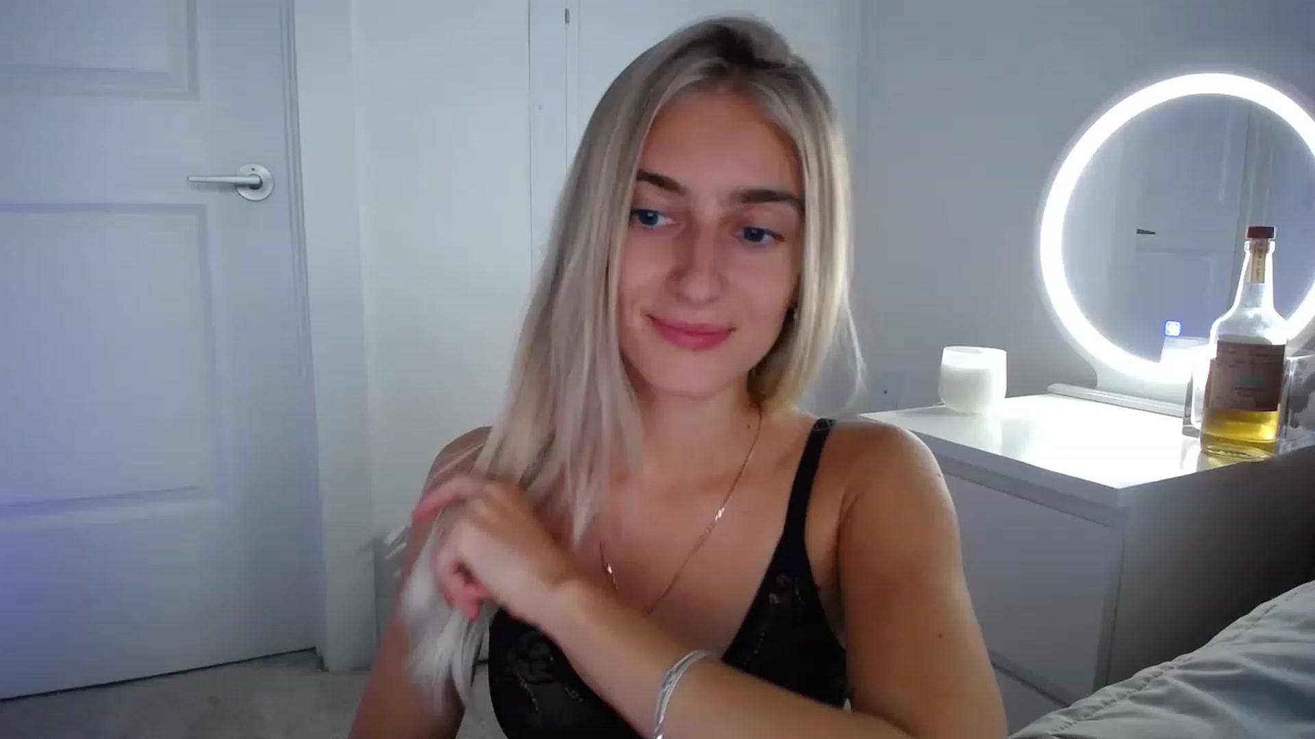 Gallery image thumbnail from Vodka_Queen's myfreecams stream on, 05/05/2023, 04:17 image 3 of 20