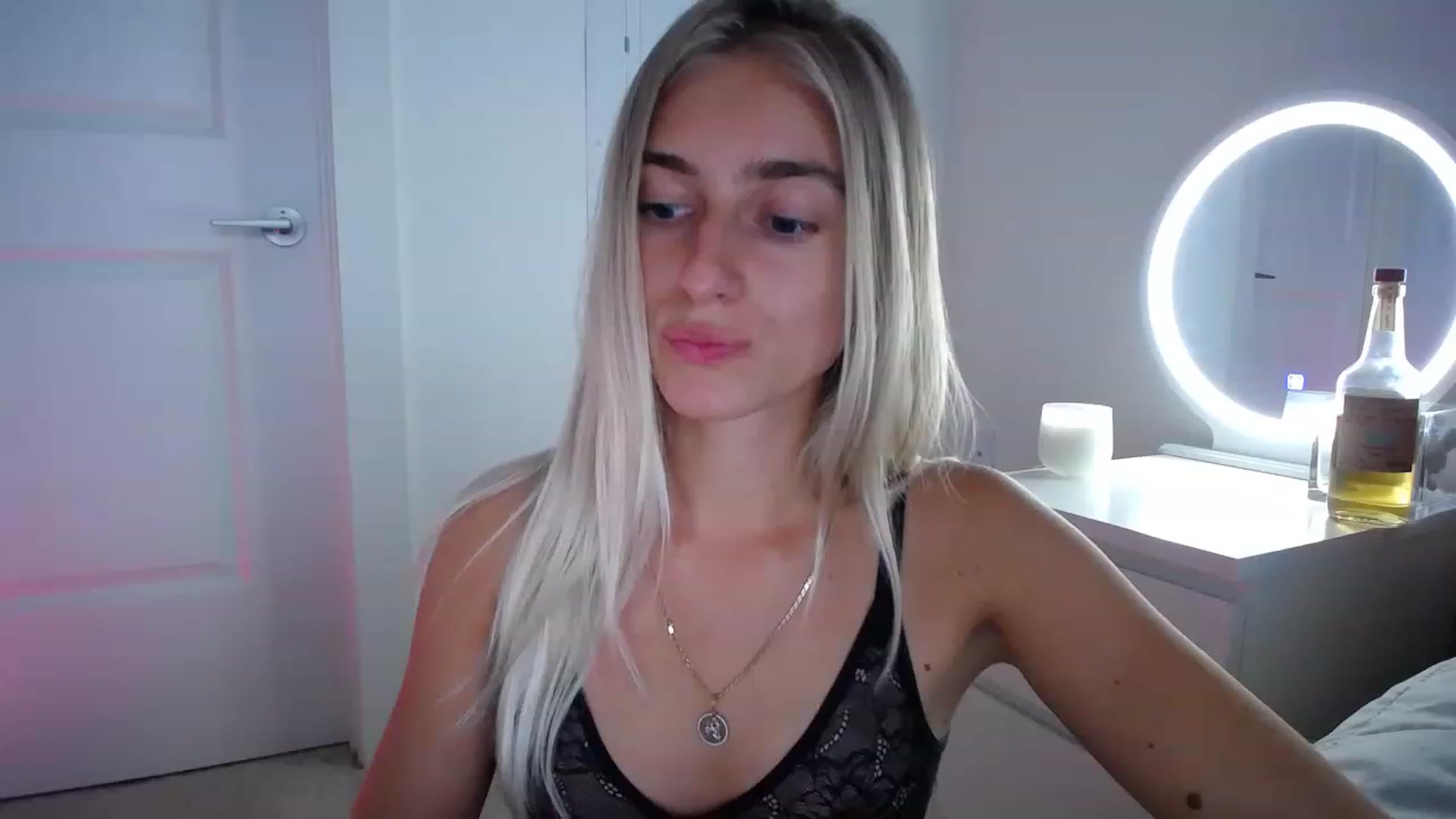 Gallery image thumbnail from Vodka_Queen's myfreecams stream on, 05/05/2023, 04:17 image 4 of 20