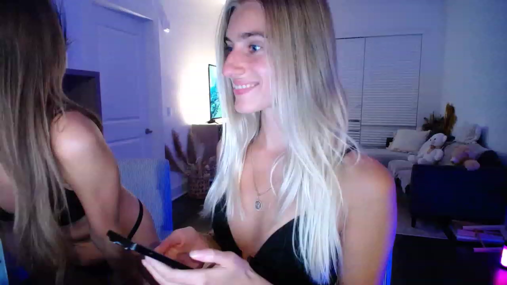 Gallery image thumbnail from Vodka_Queen's myfreecams stream on, 05/06/2023, 05:03 image 7 of 20