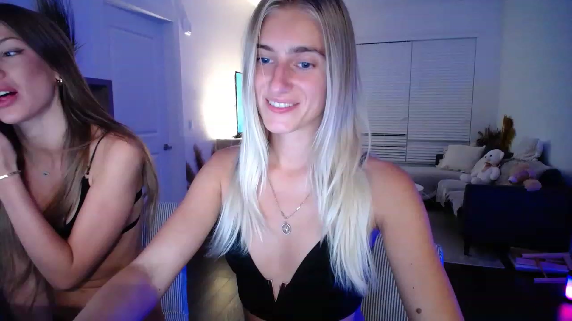 Gallery image thumbnail from Vodka_Queen's myfreecams stream on, 05/06/2023, 05:03 image 4 of 20