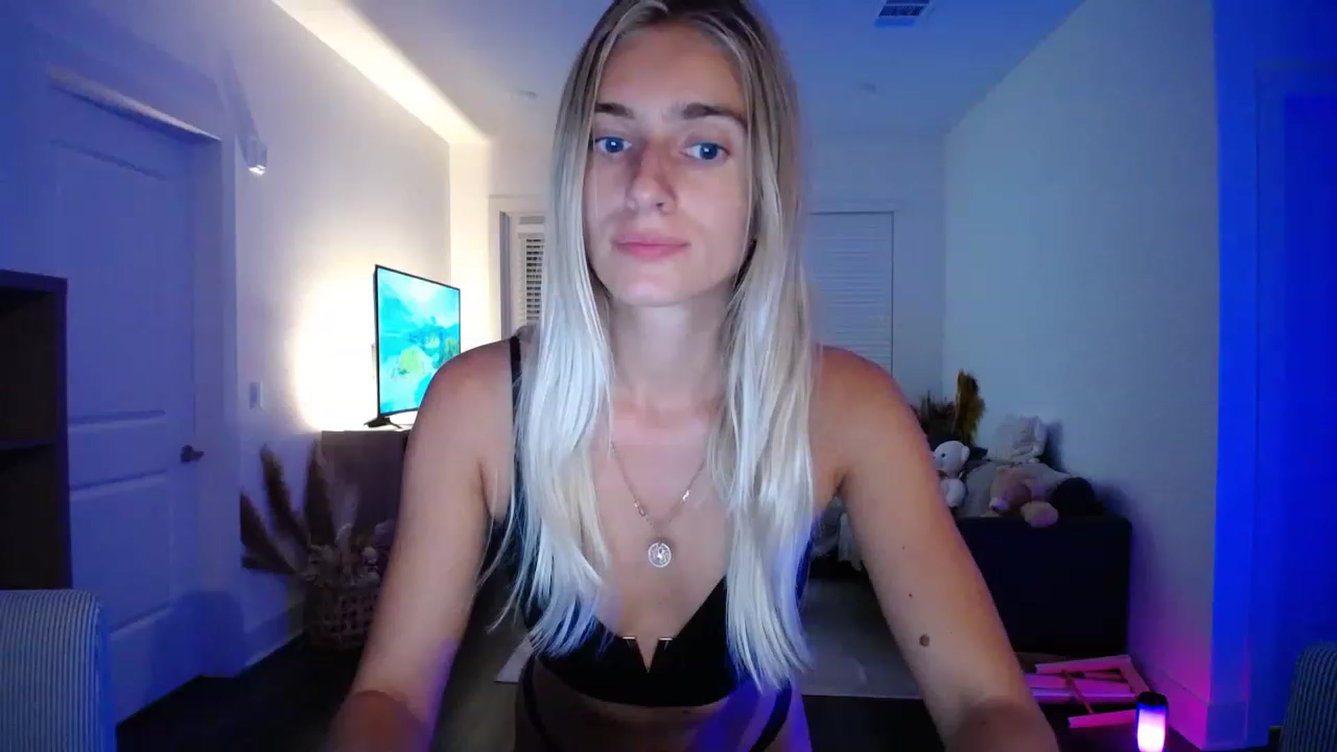 Gallery image thumbnail from Vodka_Queen's myfreecams stream on, 05/06/2023, 06:28 image 19 of 20
