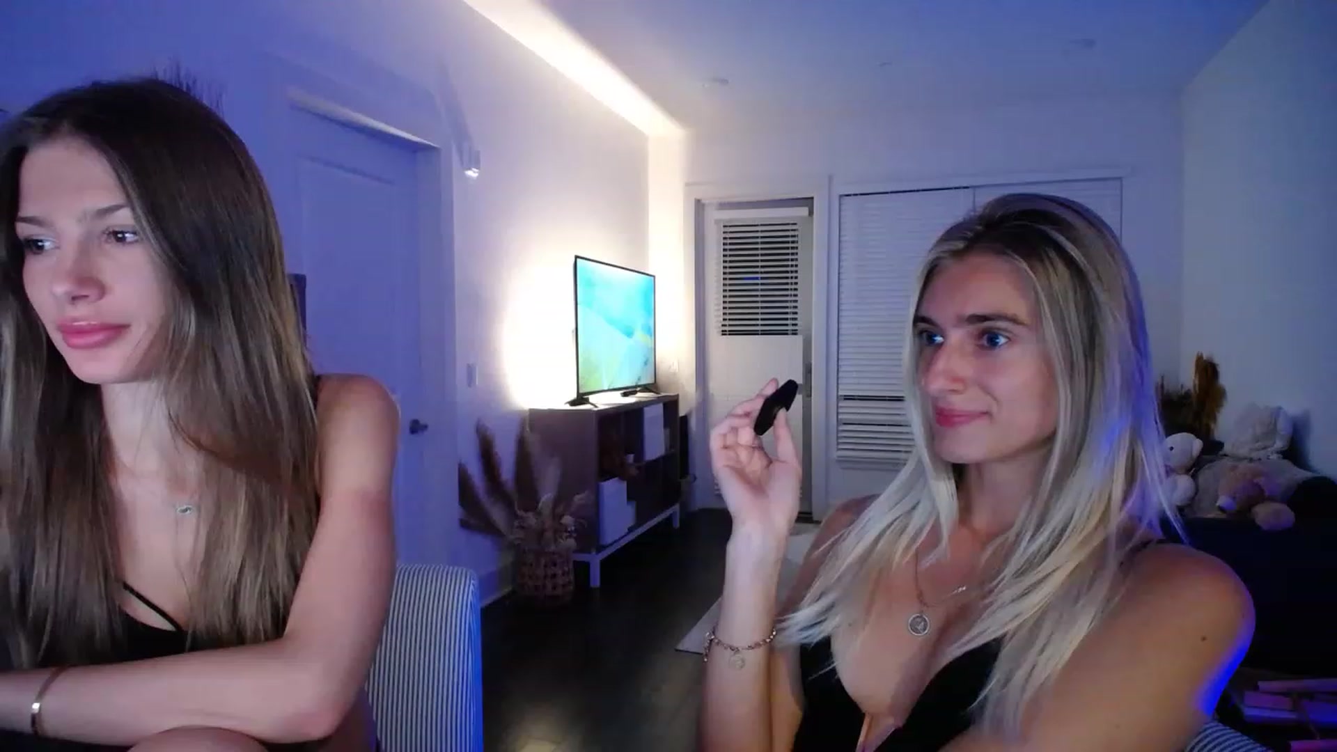 Gallery image thumbnail from Vodka_Queen's myfreecams stream on, 05/06/2023, 06:28 image 17 of 20