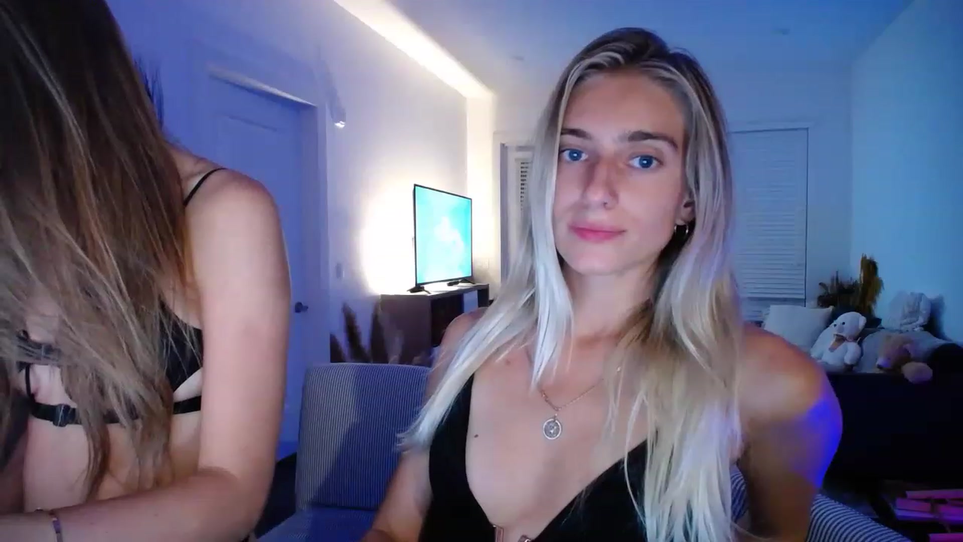 Gallery image thumbnail from Vodka_Queen's myfreecams stream on, 05/06/2023, 06:28 image 15 of 20