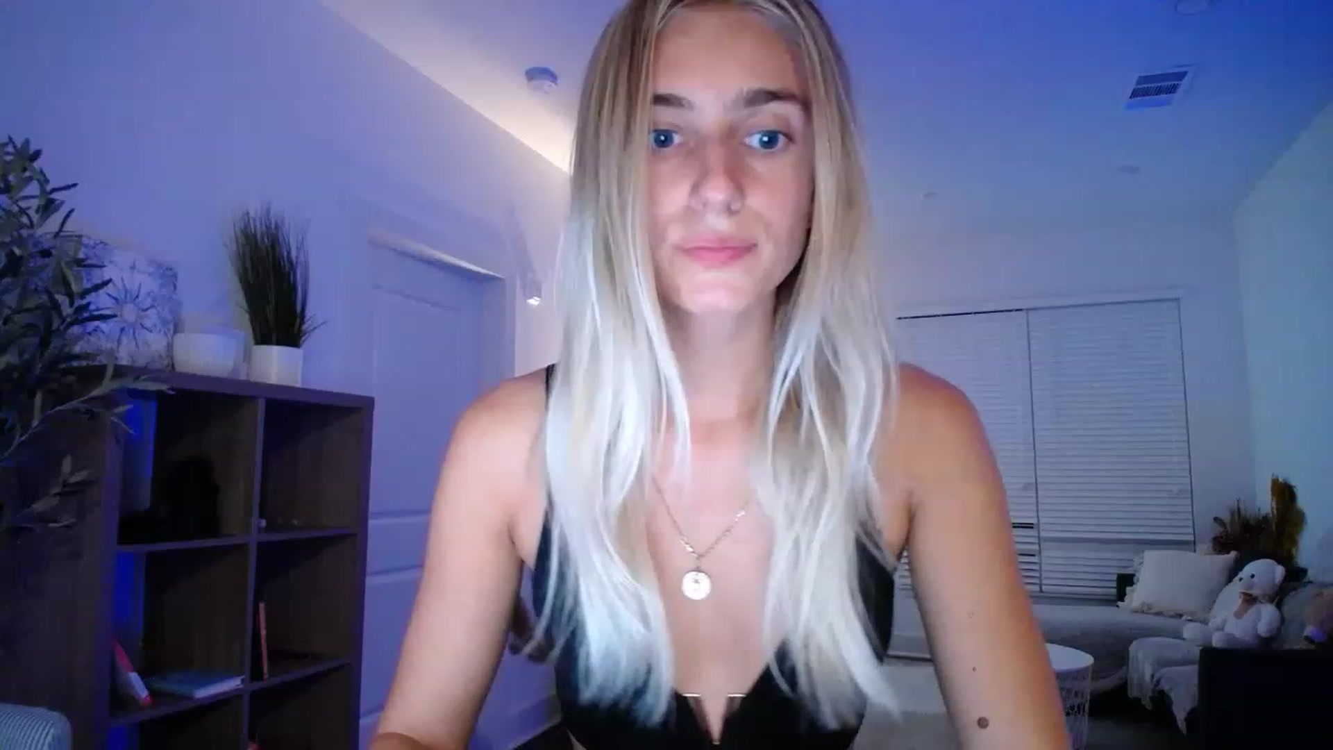Gallery image thumbnail from Vodka_Queen's myfreecams stream on, 05/06/2023, 06:28 image 6 of 20