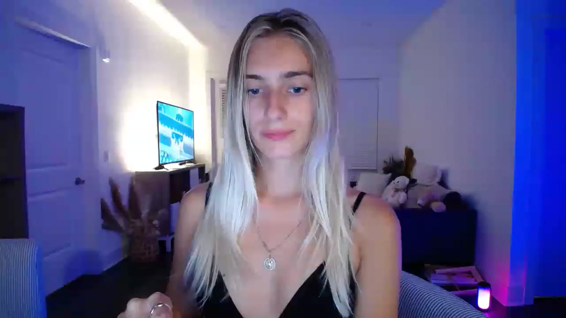 Gallery image thumbnail from Vodka_Queen's myfreecams stream on, 05/06/2023, 06:43 image 18 of 20