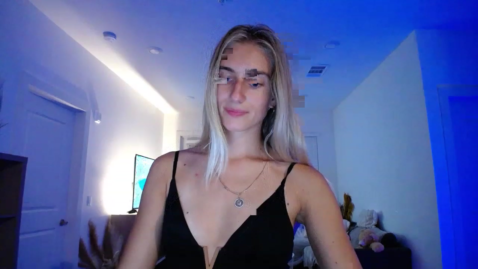 Gallery image thumbnail from Vodka_Queen's myfreecams stream on, 05/06/2023, 06:43 image 4 of 20