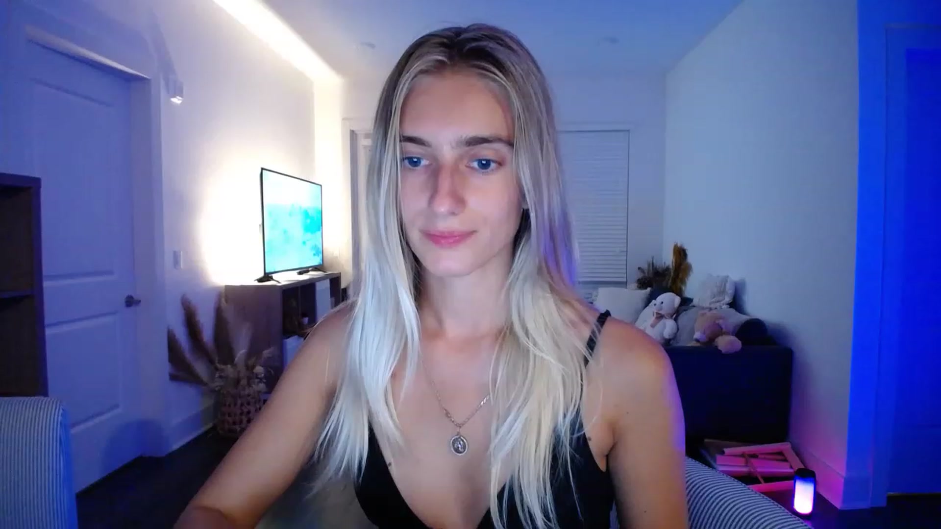 Gallery image thumbnail from Vodka_Queen's myfreecams stream on, 05/06/2023, 06:43 image 15 of 20