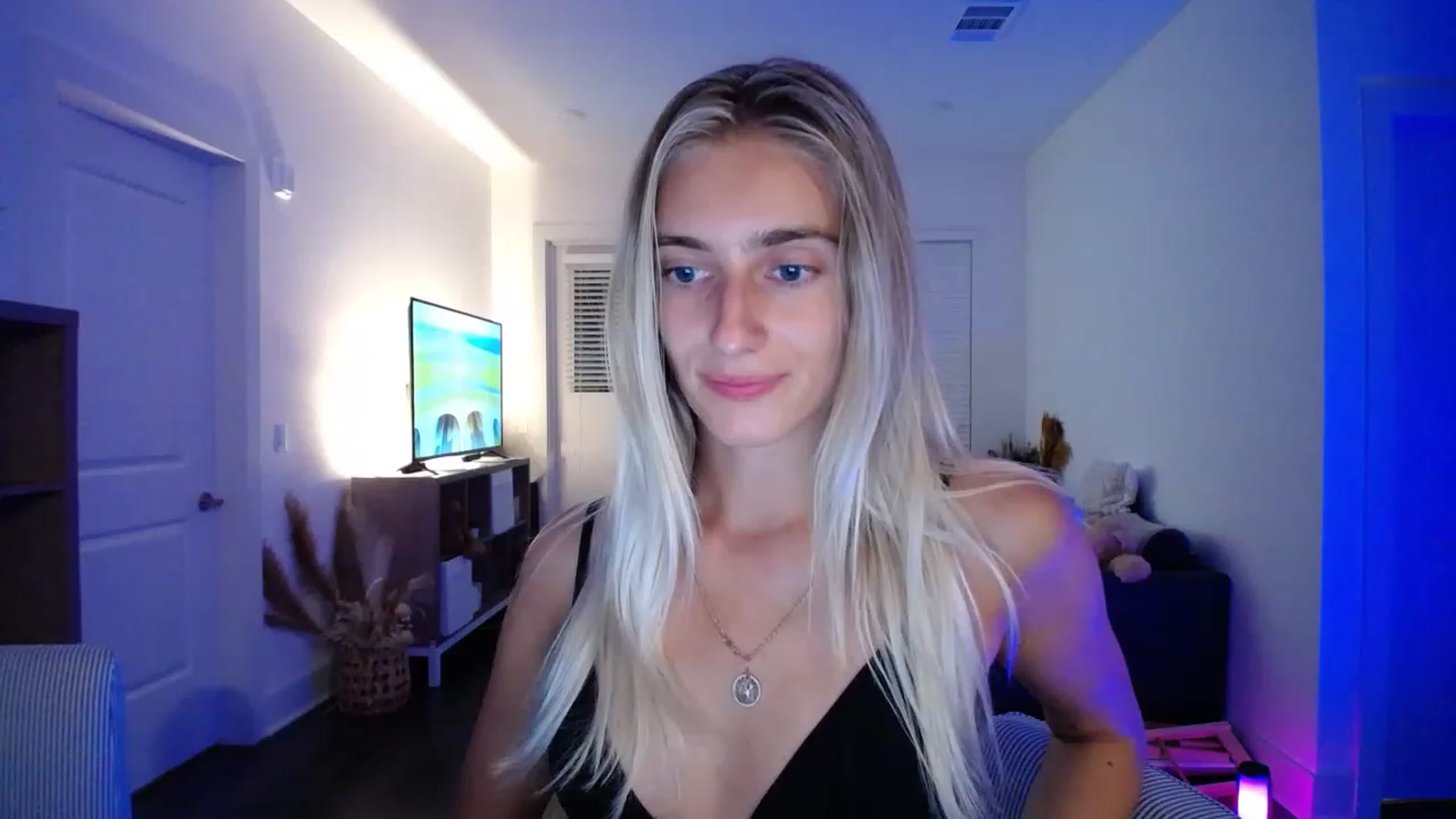 Gallery image thumbnail from Vodka_Queen's myfreecams stream on, 05/06/2023, 06:43 image 10 of 20