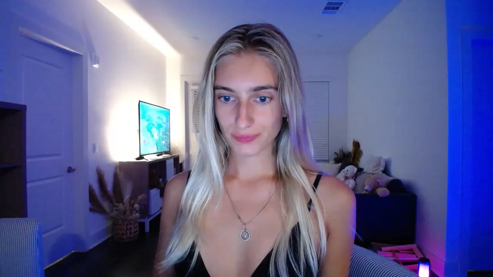 Gallery image thumbnail from Vodka_Queen's myfreecams stream on, 05/06/2023, 06:43 image 7 of 20
