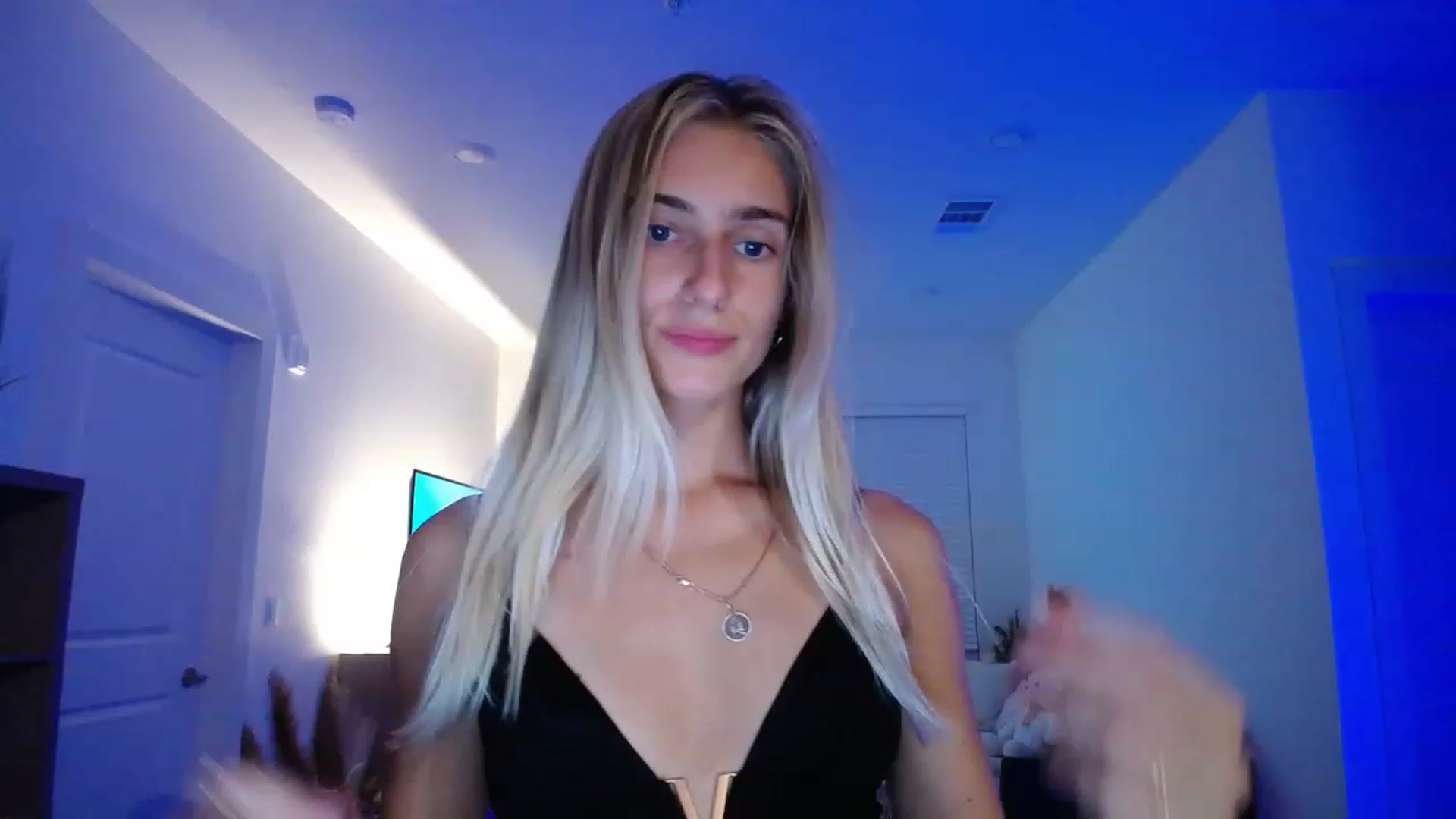 Gallery image thumbnail from Vodka_Queen's myfreecams stream on, 05/06/2023, 06:43 image 5 of 20