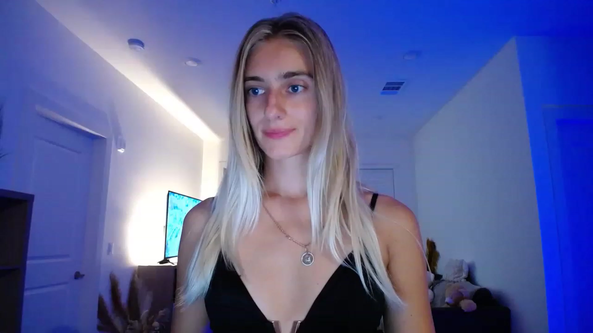 Gallery image thumbnail from Vodka_Queen's myfreecams stream on, 05/06/2023, 06:43 image 6 of 20
