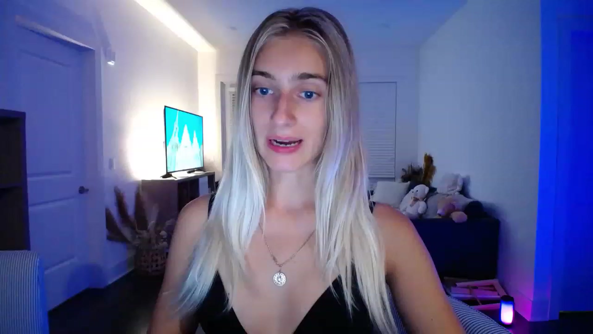 Gallery image thumbnail from Vodka_Queen's myfreecams stream on, 05/06/2023, 06:43 image 20 of 20