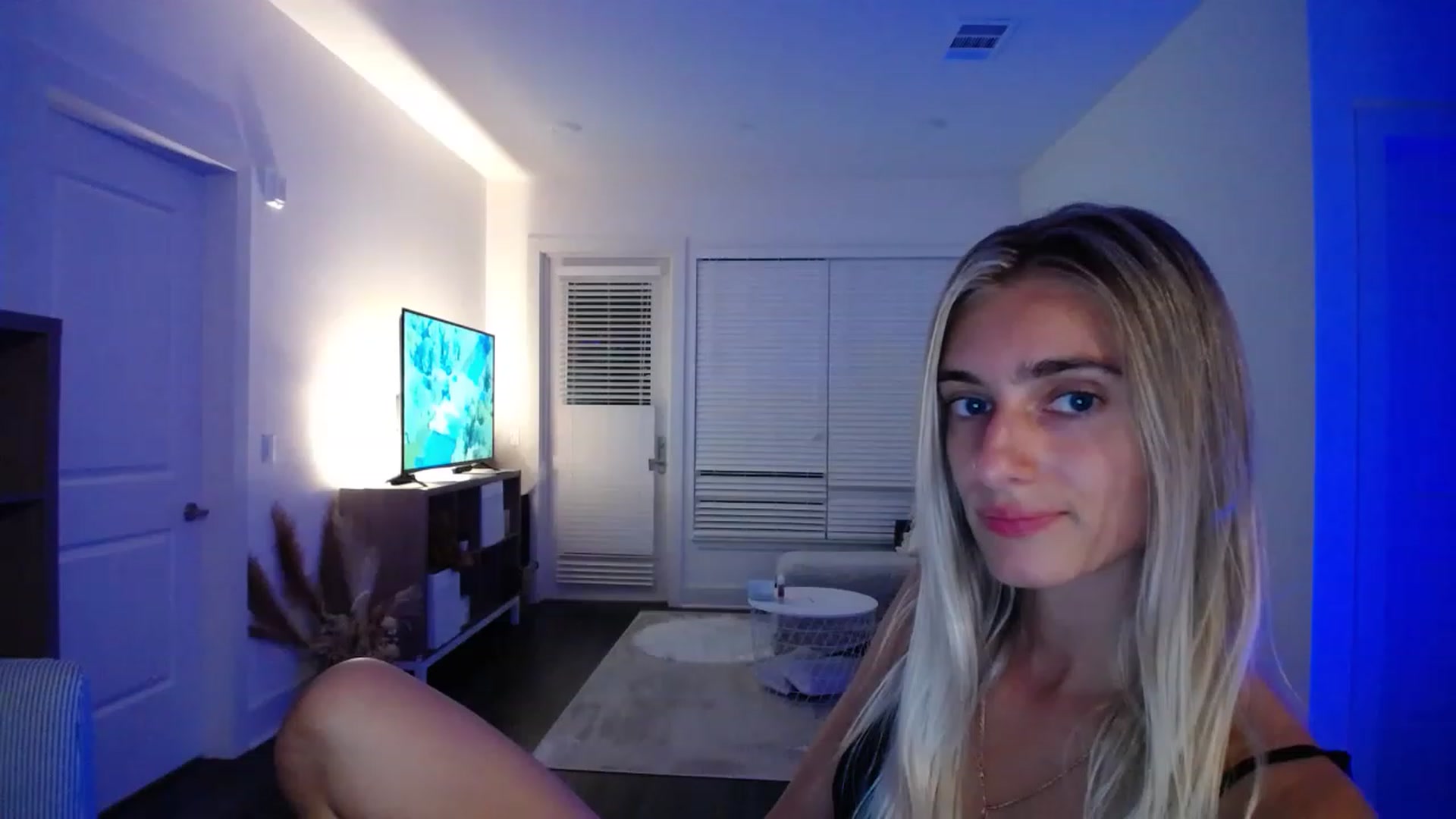 Gallery image thumbnail from Vodka_Queen's myfreecams stream on, 05/06/2023, 06:43 image 13 of 20