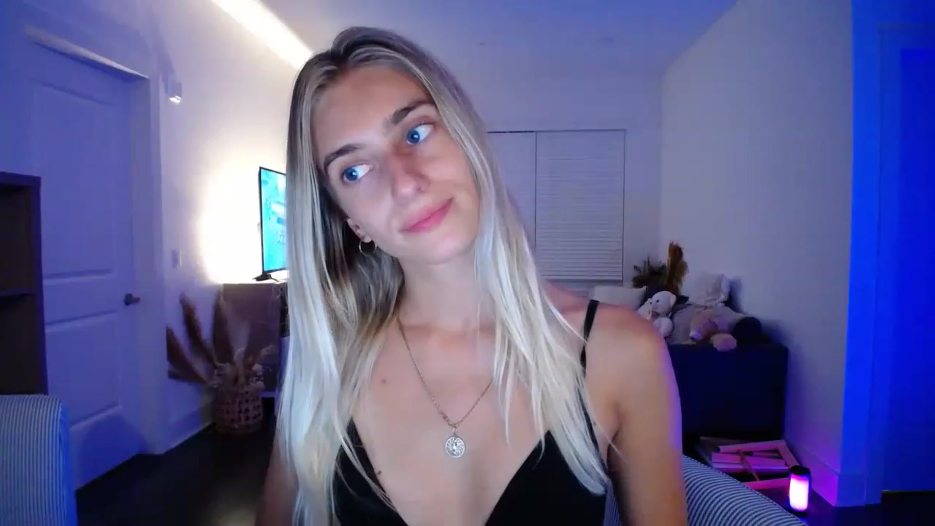 Gallery image thumbnail from Vodka_Queen's myfreecams stream on, 05/06/2023, 06:43 image 17 of 20
