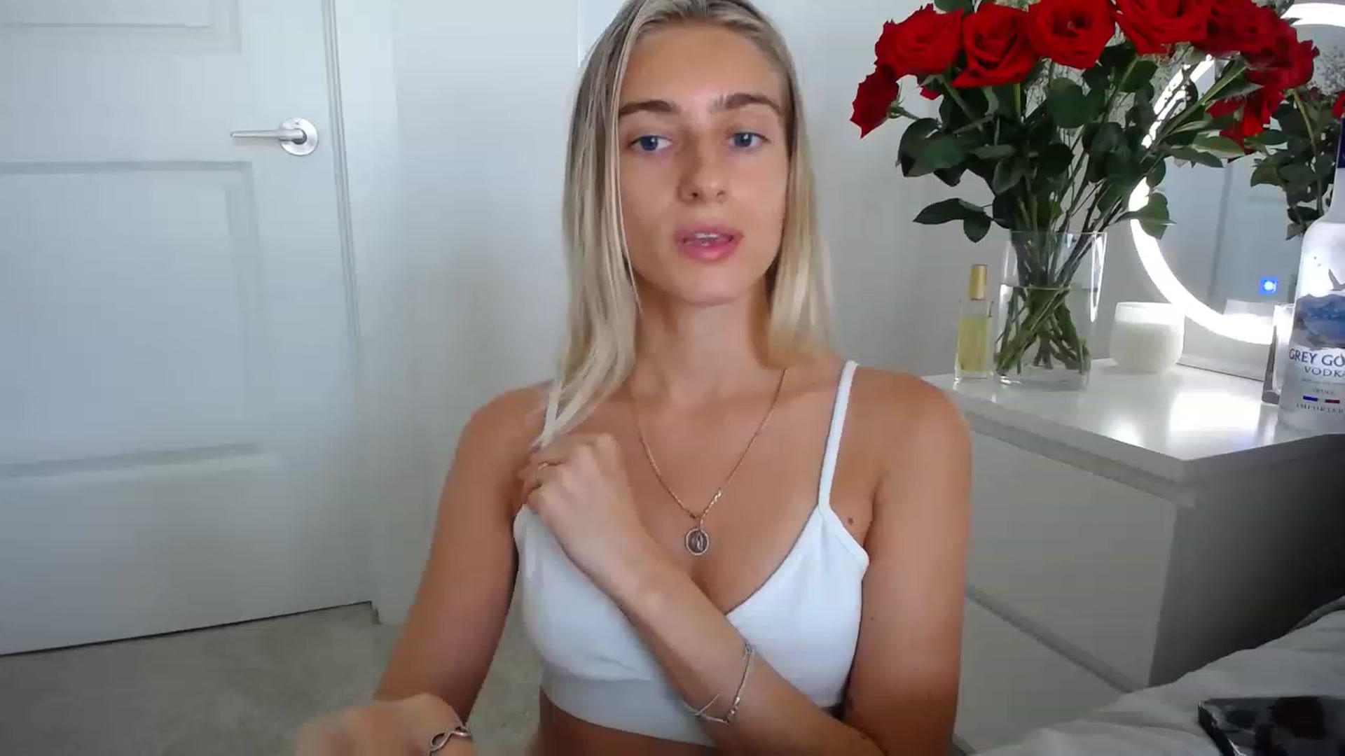 Gallery image thumbnail from Vodka_Queen's myfreecams stream on, 05/09/2023, 22:20 image 3 of 20
