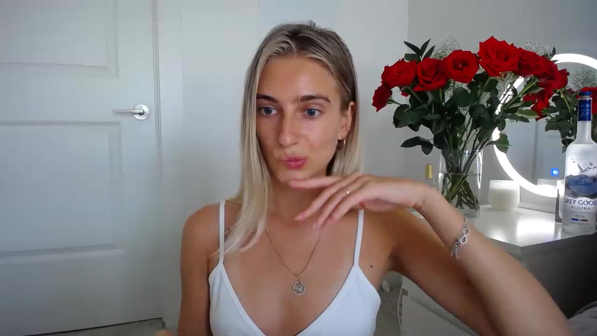 Gallery image thumbnail from Vodka_Queen's myfreecams stream on, 05/09/2023, 22:20 image 15 of 20