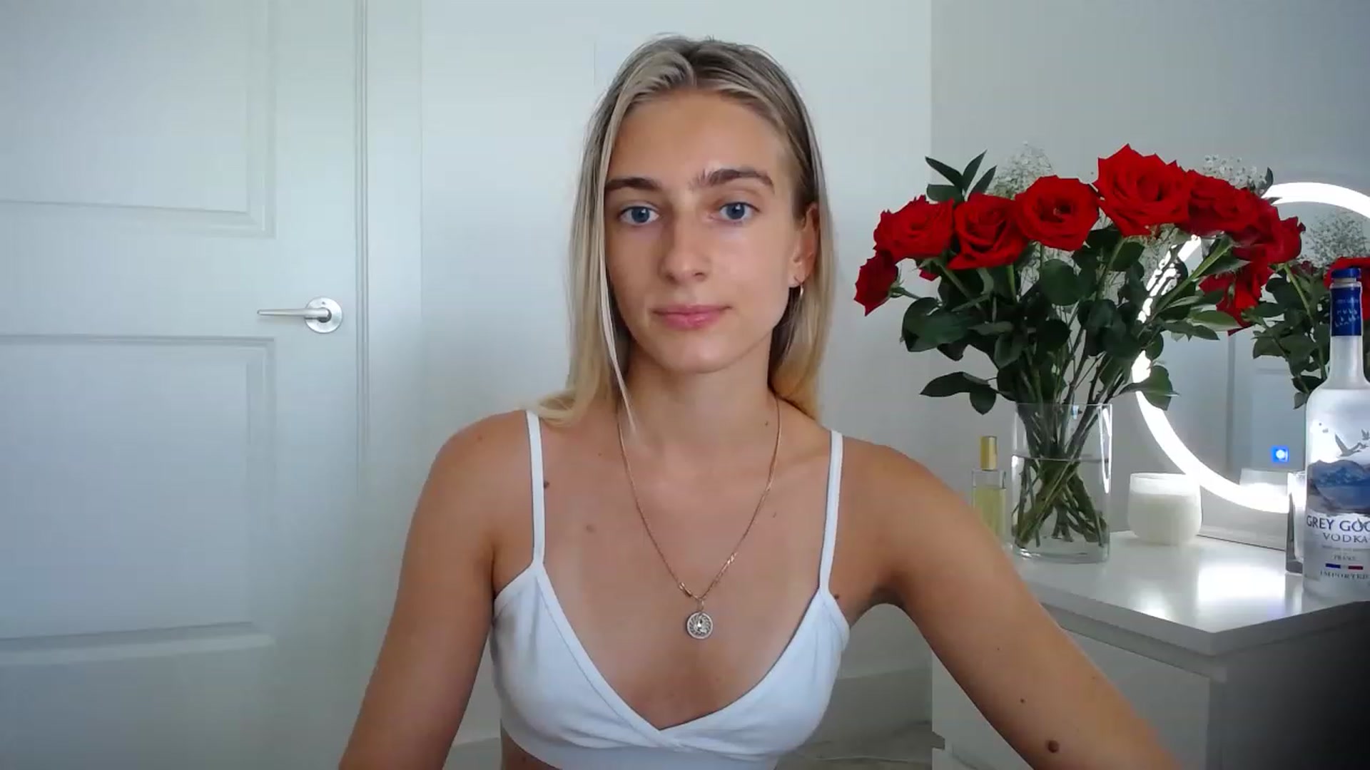 Gallery image thumbnail from Vodka_Queen's myfreecams stream on, 05/09/2023, 22:20 image 5 of 20