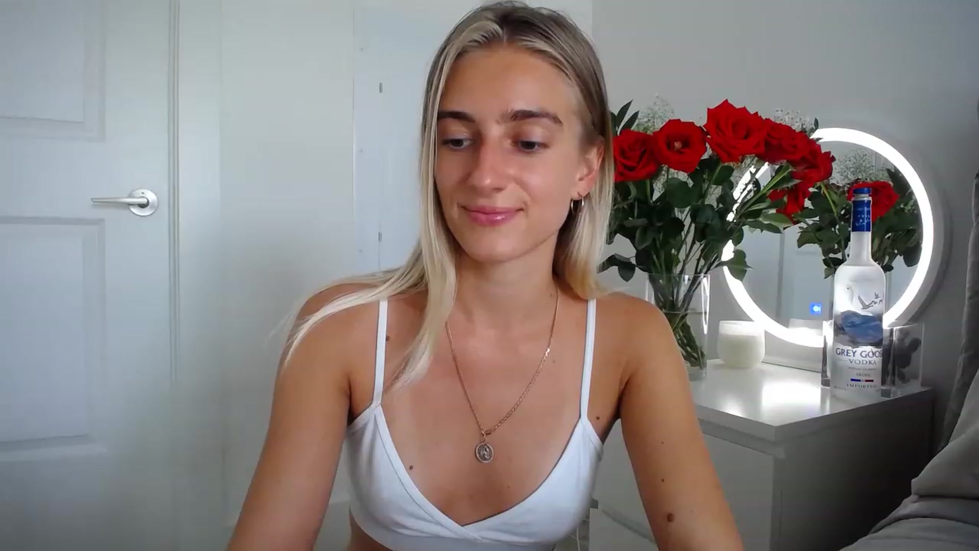 Gallery image thumbnail from Vodka_Queen's myfreecams stream on, 05/10/2023, 01:33 image 13 of 20