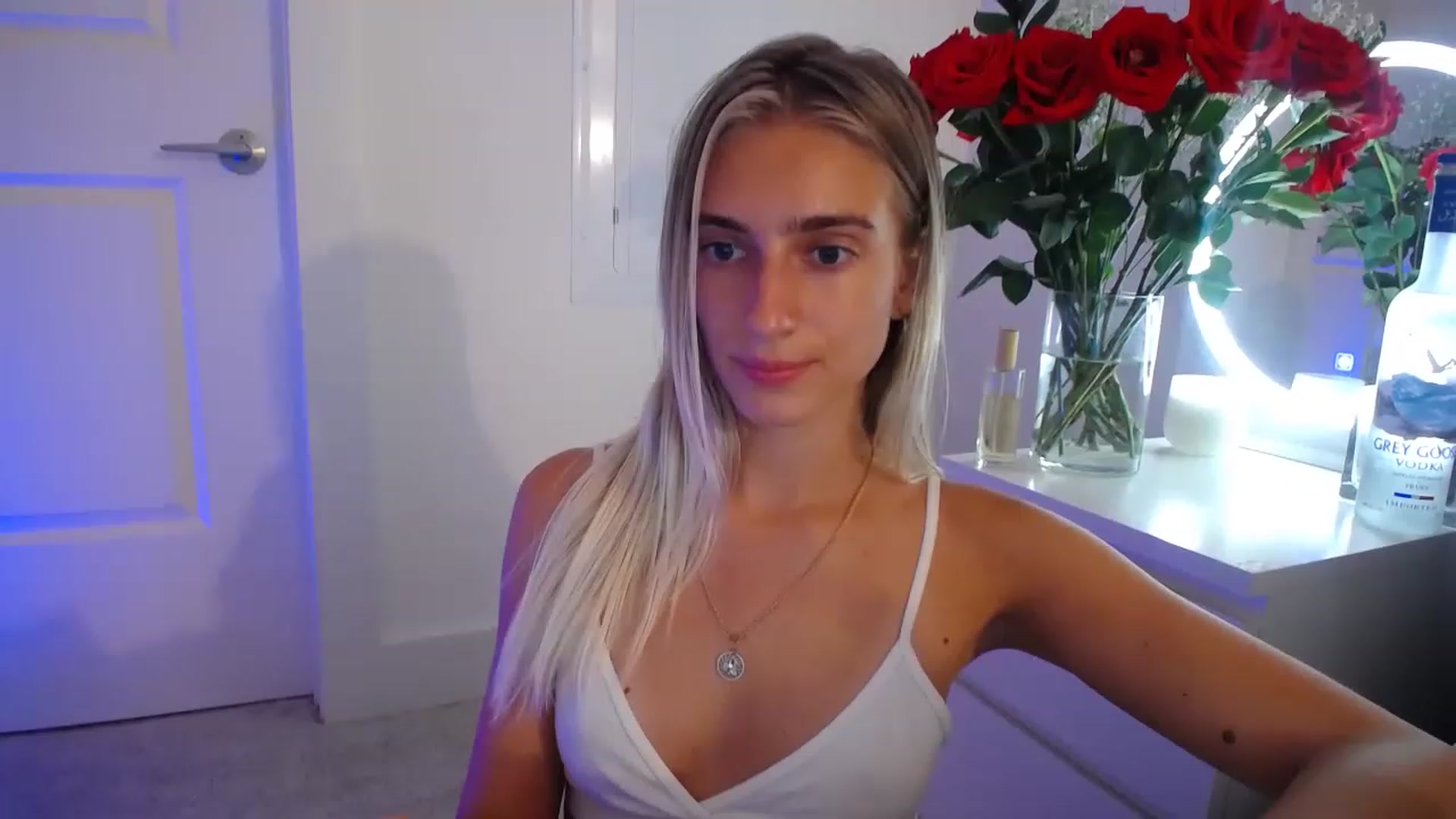 Gallery image thumbnail from Vodka_Queen's myfreecams stream on, 05/10/2023, 02:42 image 19 of 20