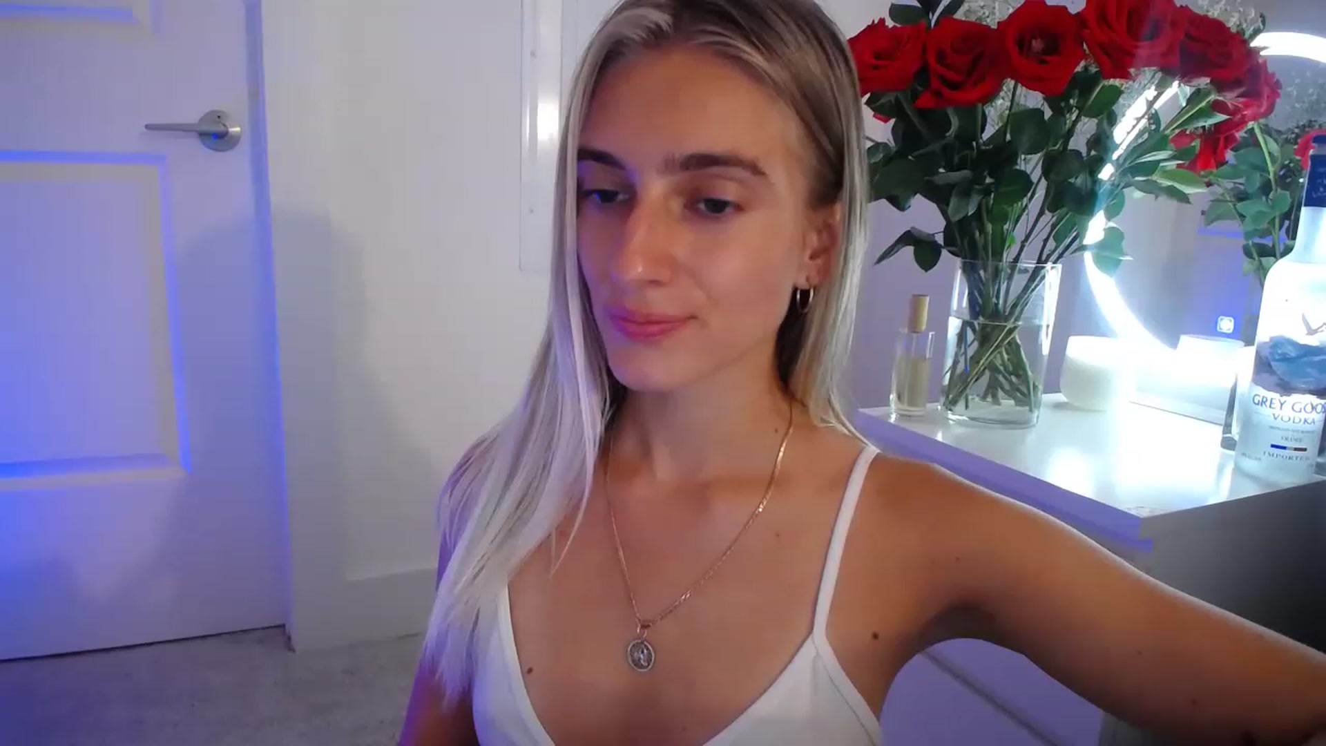 Gallery image thumbnail from Vodka_Queen's myfreecams stream on, 05/10/2023, 02:42 image 14 of 20