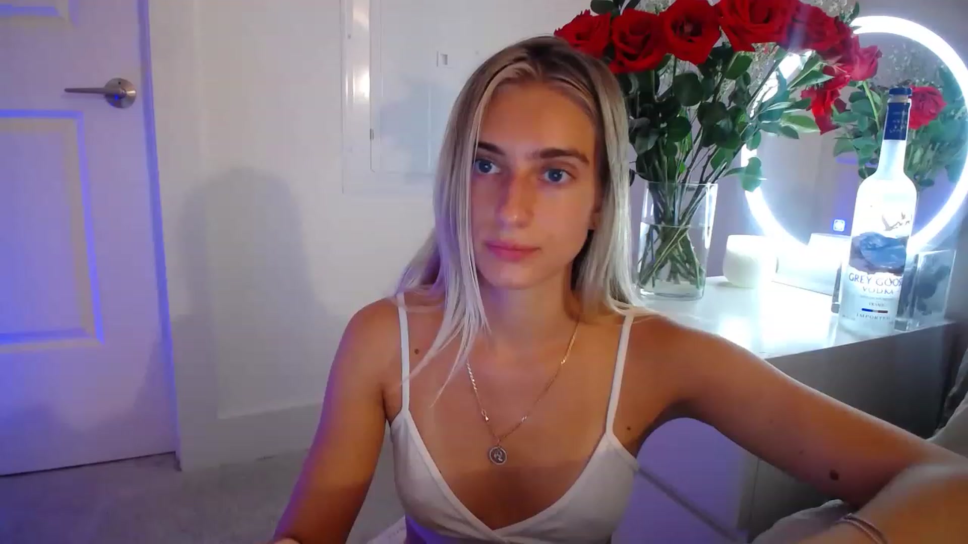 Gallery image thumbnail from Vodka_Queen's myfreecams stream on, 05/10/2023, 04:10 image 19 of 20