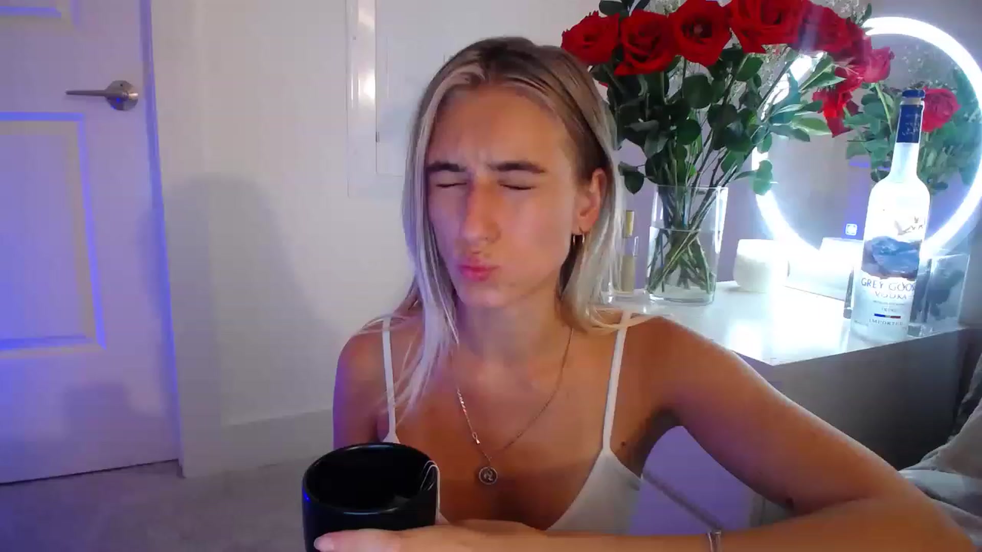 Gallery image thumbnail from Vodka_Queen's myfreecams stream on, 05/10/2023, 04:10 image 11 of 20
