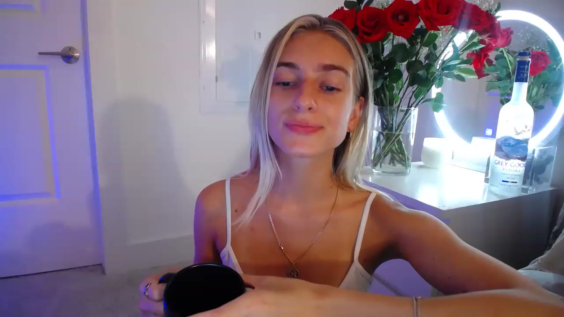 Gallery image thumbnail from Vodka_Queen's myfreecams stream on, 05/10/2023, 04:10 image 4 of 20