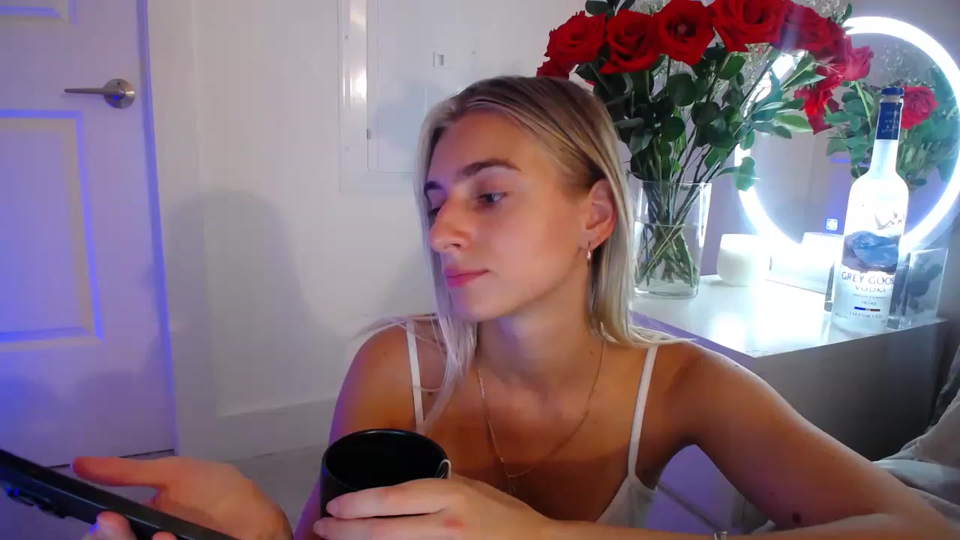 Gallery image thumbnail from Vodka_Queen's myfreecams stream on, 05/10/2023, 04:10 image 6 of 20
