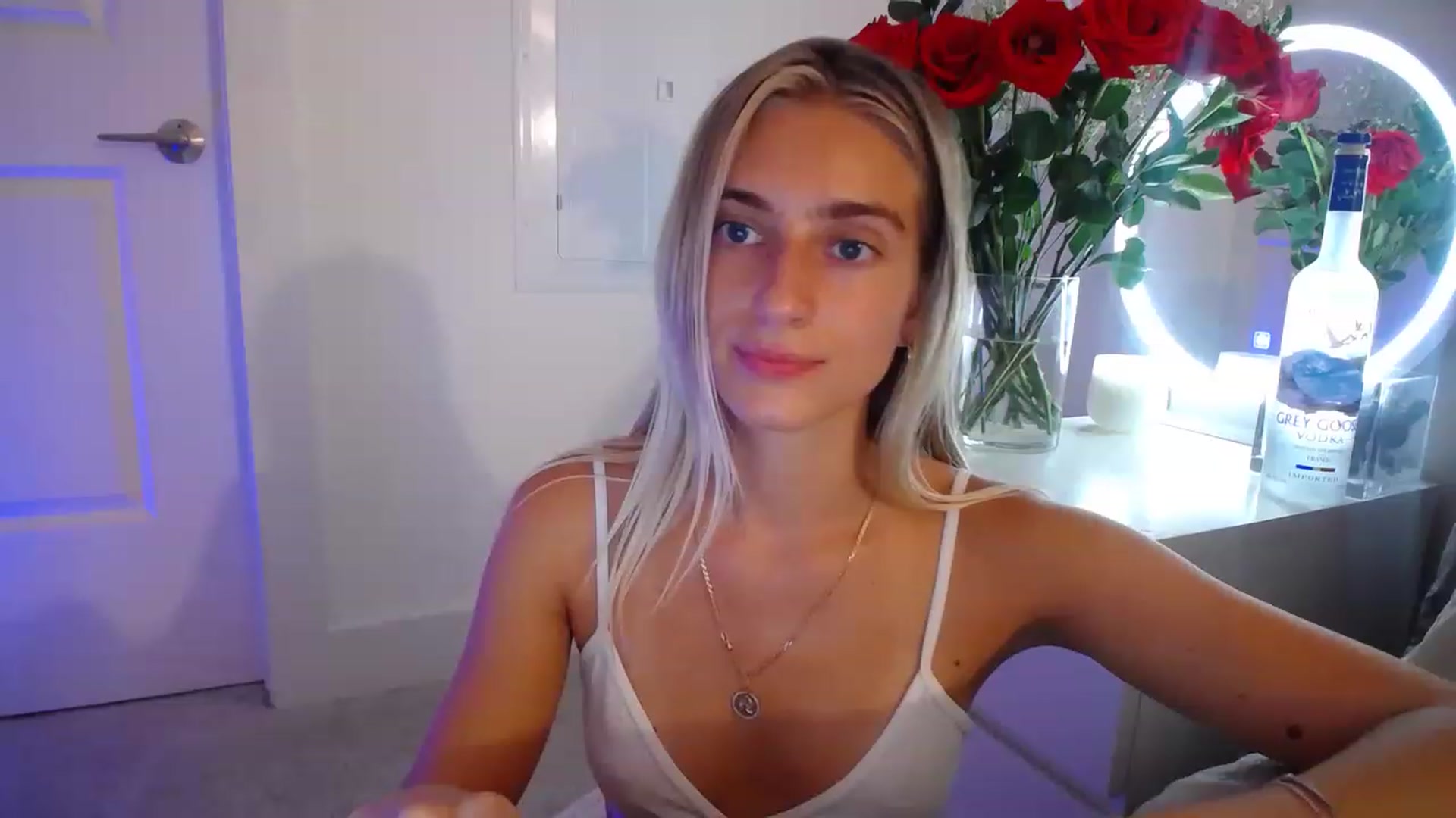 Gallery image thumbnail from Vodka_Queen's myfreecams stream on, 05/10/2023, 04:10 image 16 of 20