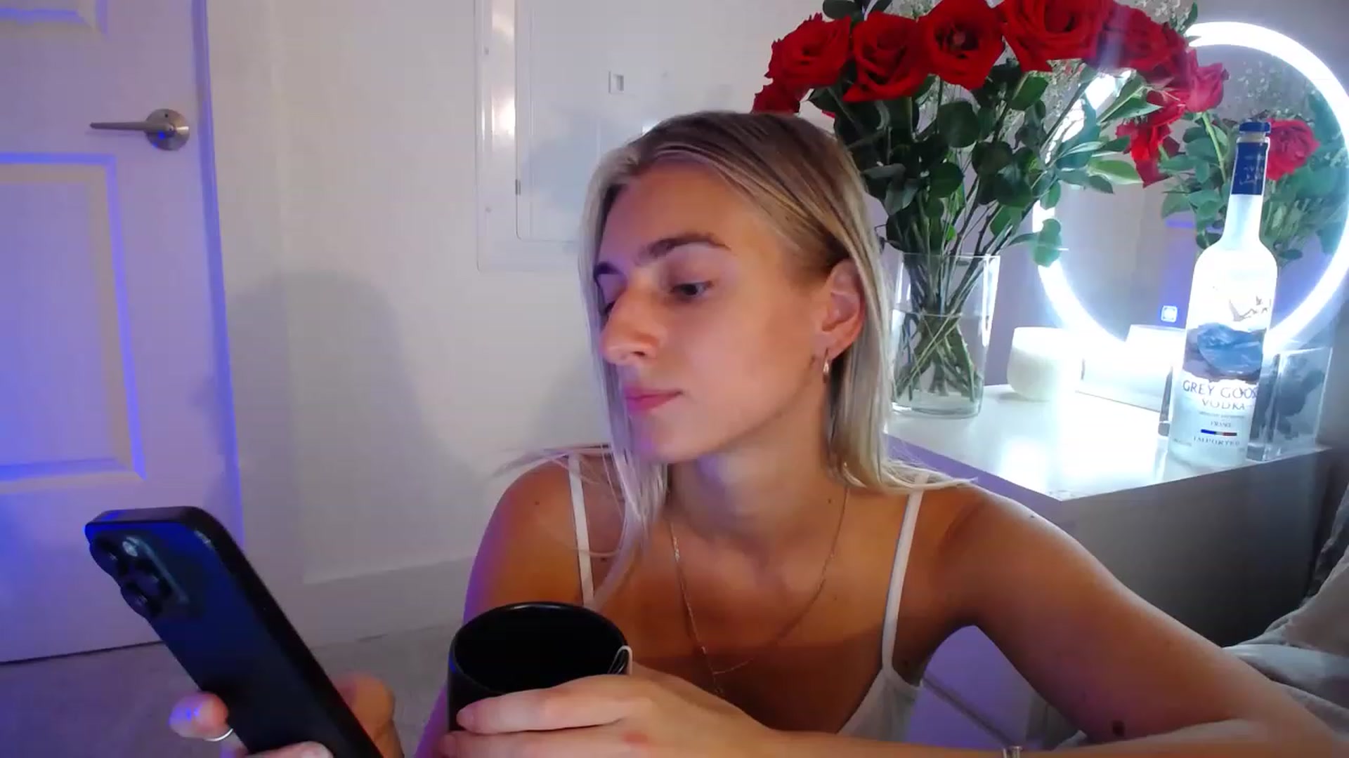 Gallery image thumbnail from Vodka_Queen's myfreecams stream on, 05/10/2023, 04:10 image 7 of 20