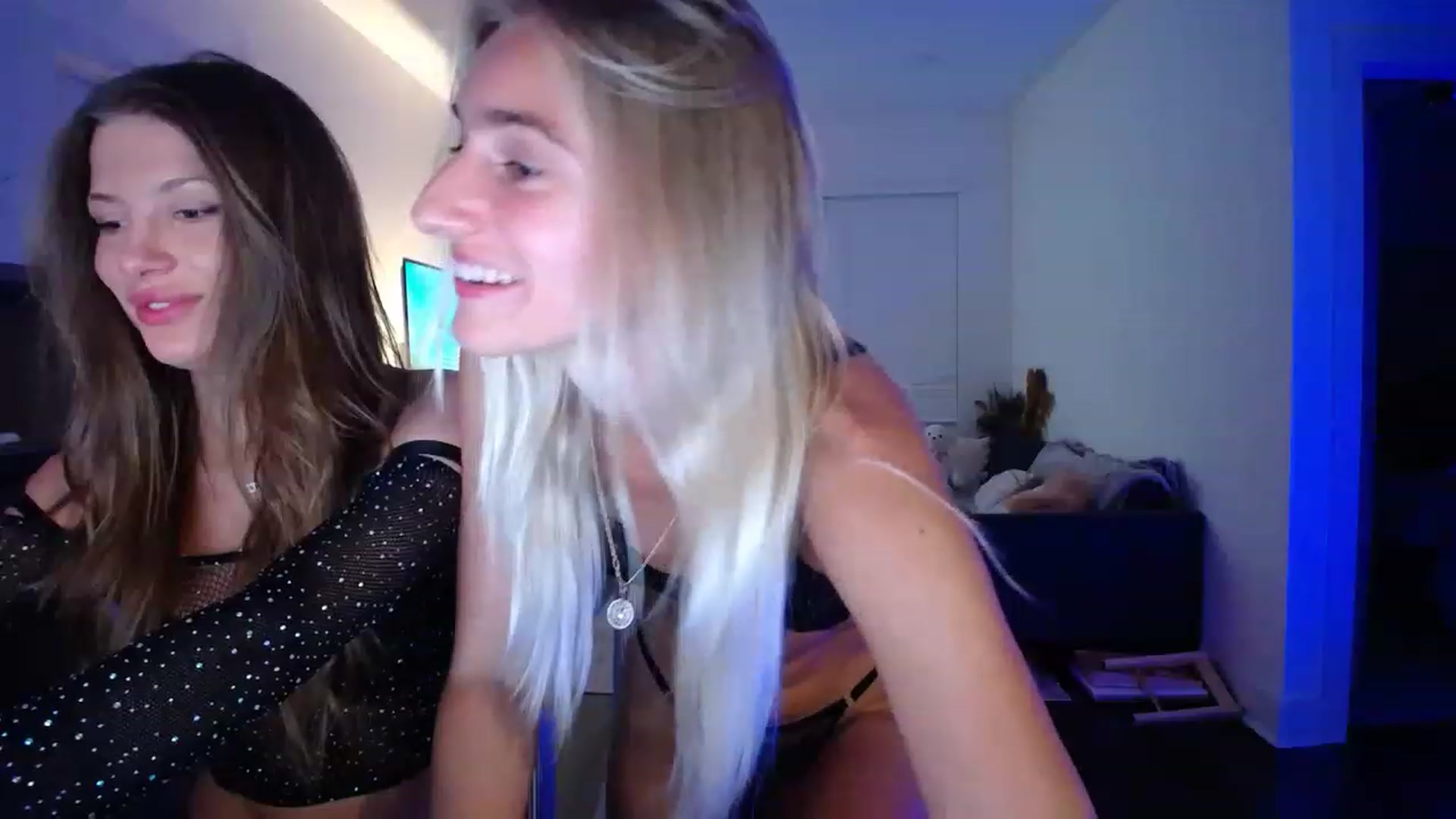 Gallery image thumbnail from Vodka_Queen's myfreecams stream on, 05/12/2023, 03:24 image 16 of 20