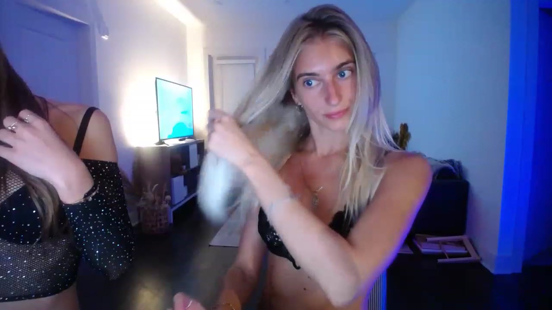 Gallery image thumbnail from Vodka_Queen's myfreecams stream on, 05/12/2023, 07:34 image 10 of 20