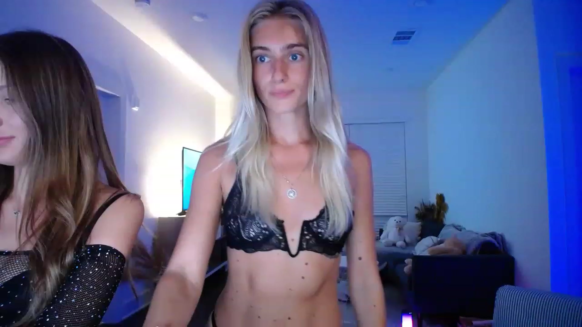 Gallery image thumbnail from Vodka_Queen's myfreecams stream on, 05/12/2023, 07:34 image 6 of 20