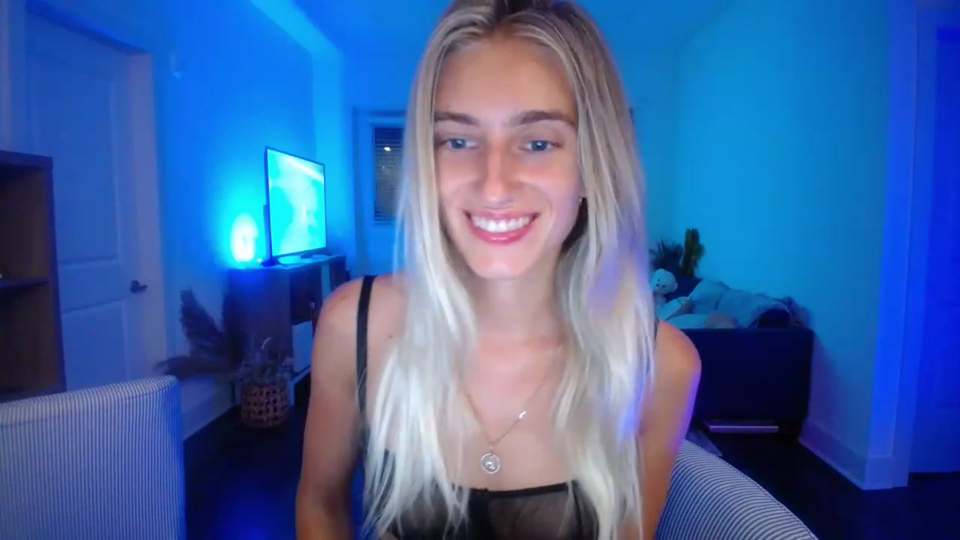 Gallery image thumbnail from Vodka_Queen's myfreecams stream on, 05/13/2023, 07:28 image 6 of 20