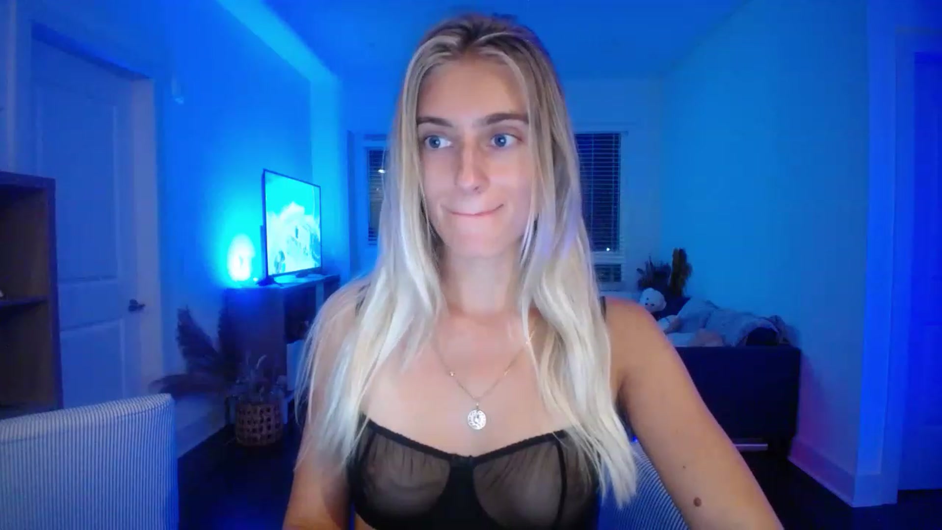 Gallery image thumbnail from Vodka_Queen's myfreecams stream on, 05/13/2023, 07:28 image 9 of 20