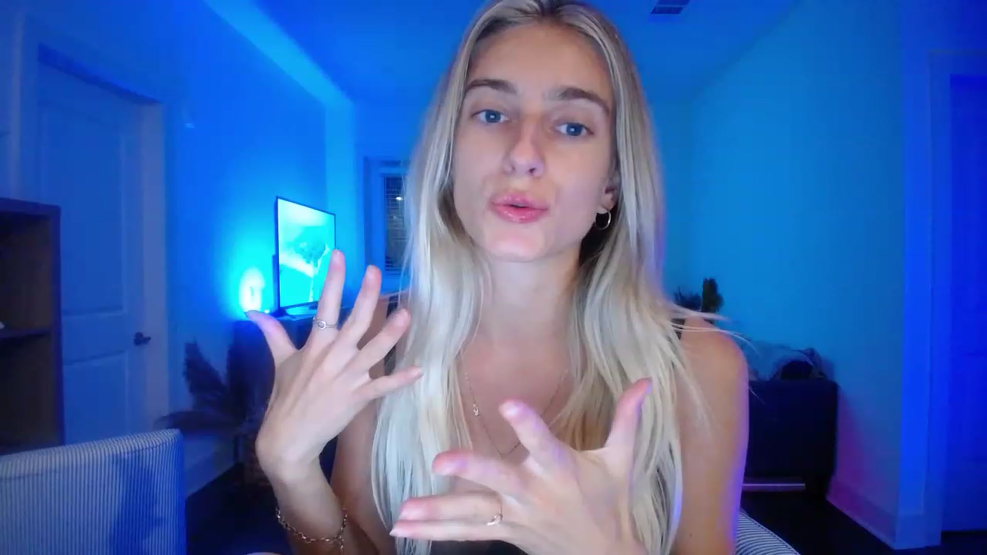 Gallery image thumbnail from Vodka_Queen's myfreecams stream on, 05/13/2023, 07:28 image 3 of 20